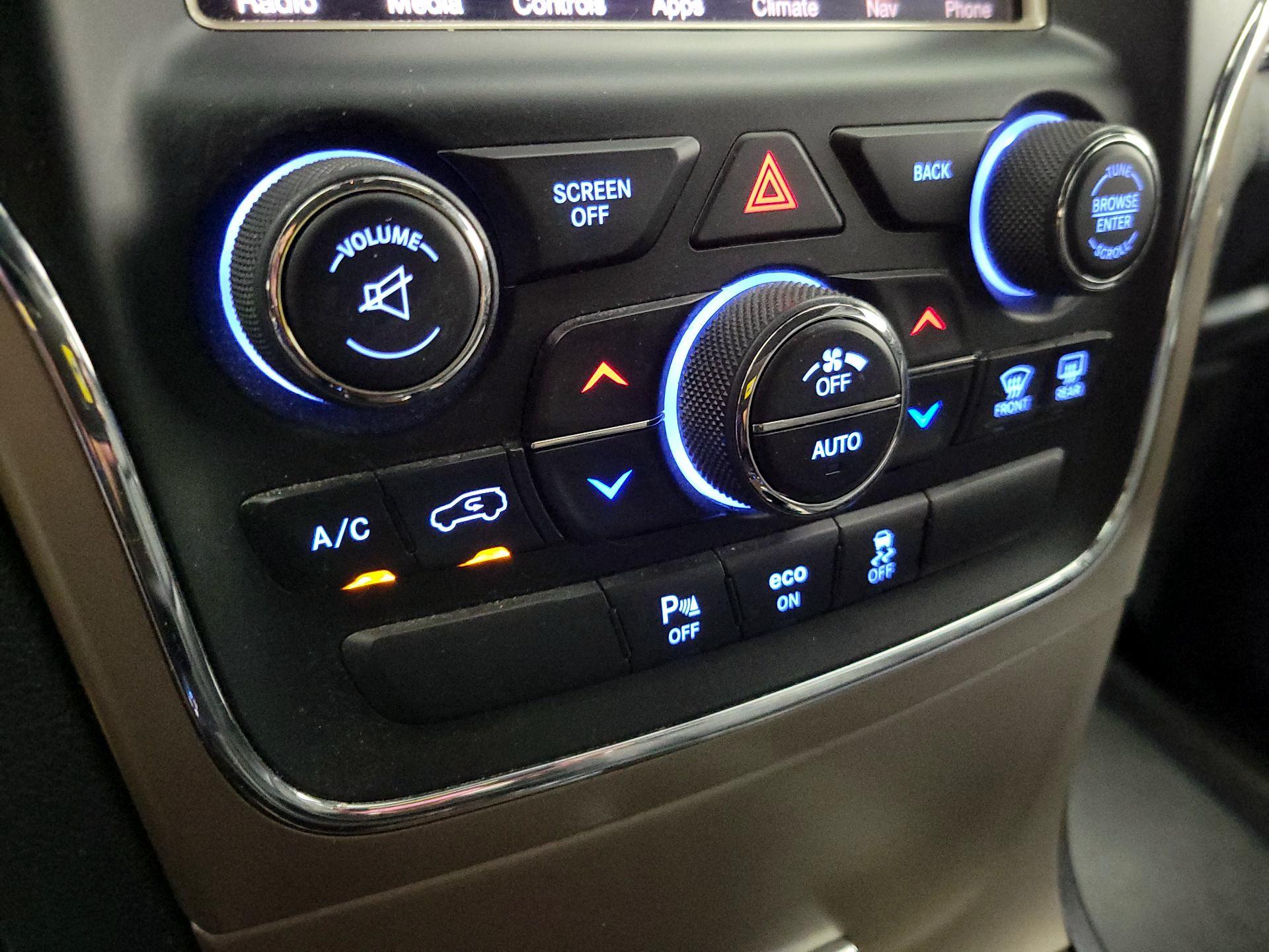 Thumbnail: 2015 Jeep Grand Cherokee - 17