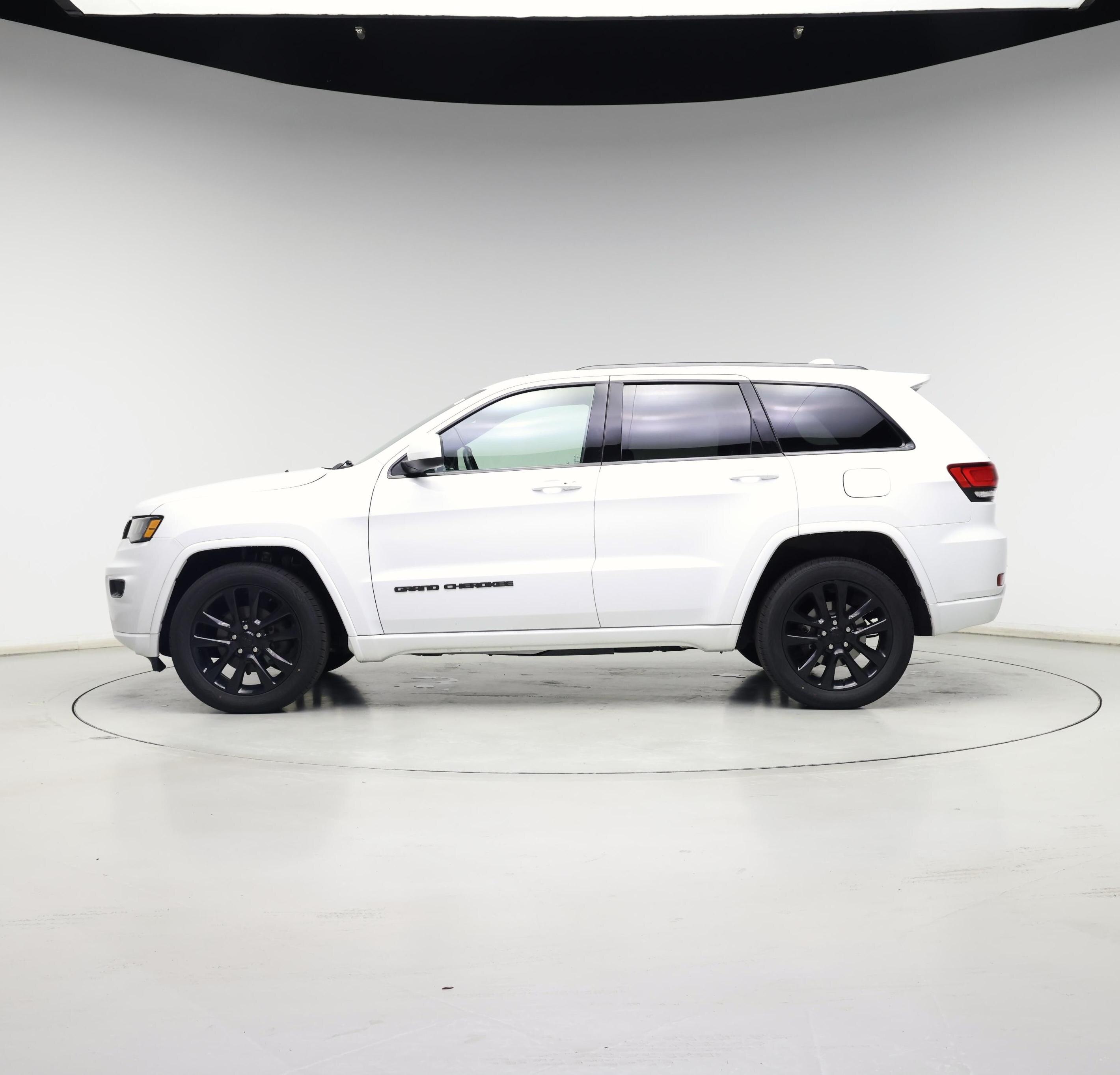 Thumbnail: 2018 Jeep Grand Cherokee - 3