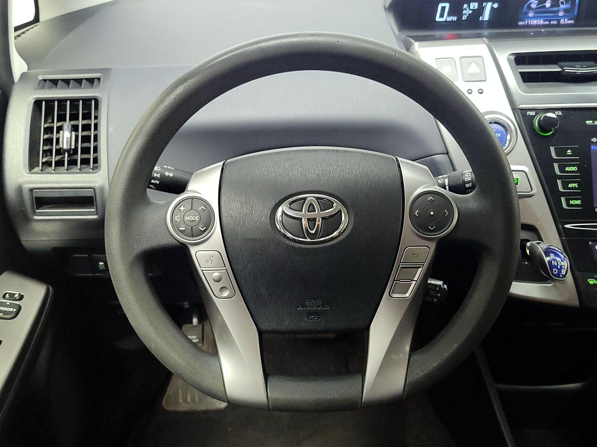 Thumbnail: 2016 Toyota Prius v - 10