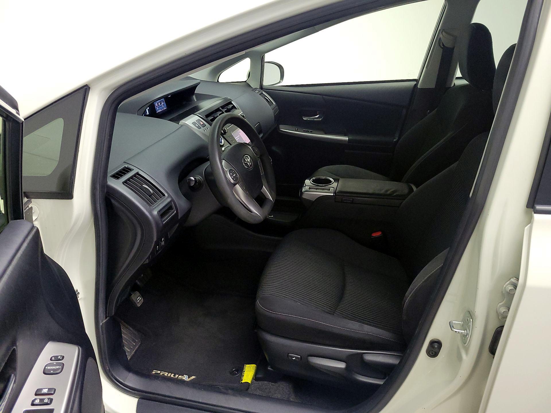 Thumbnail: 2016 Toyota Prius v - 11