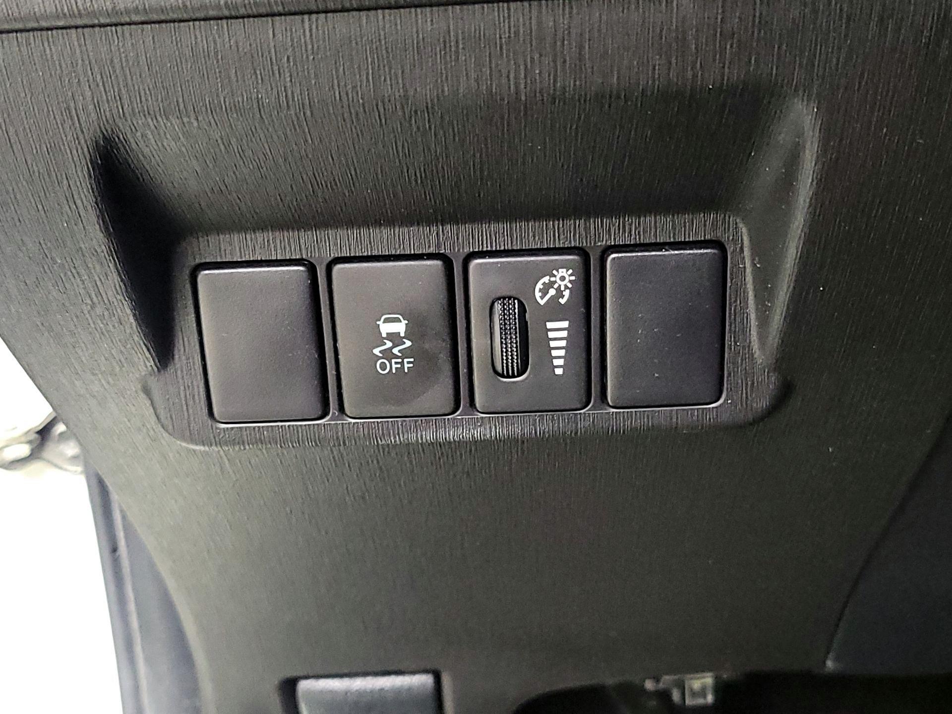 Thumbnail: 2016 Toyota Prius v - 13