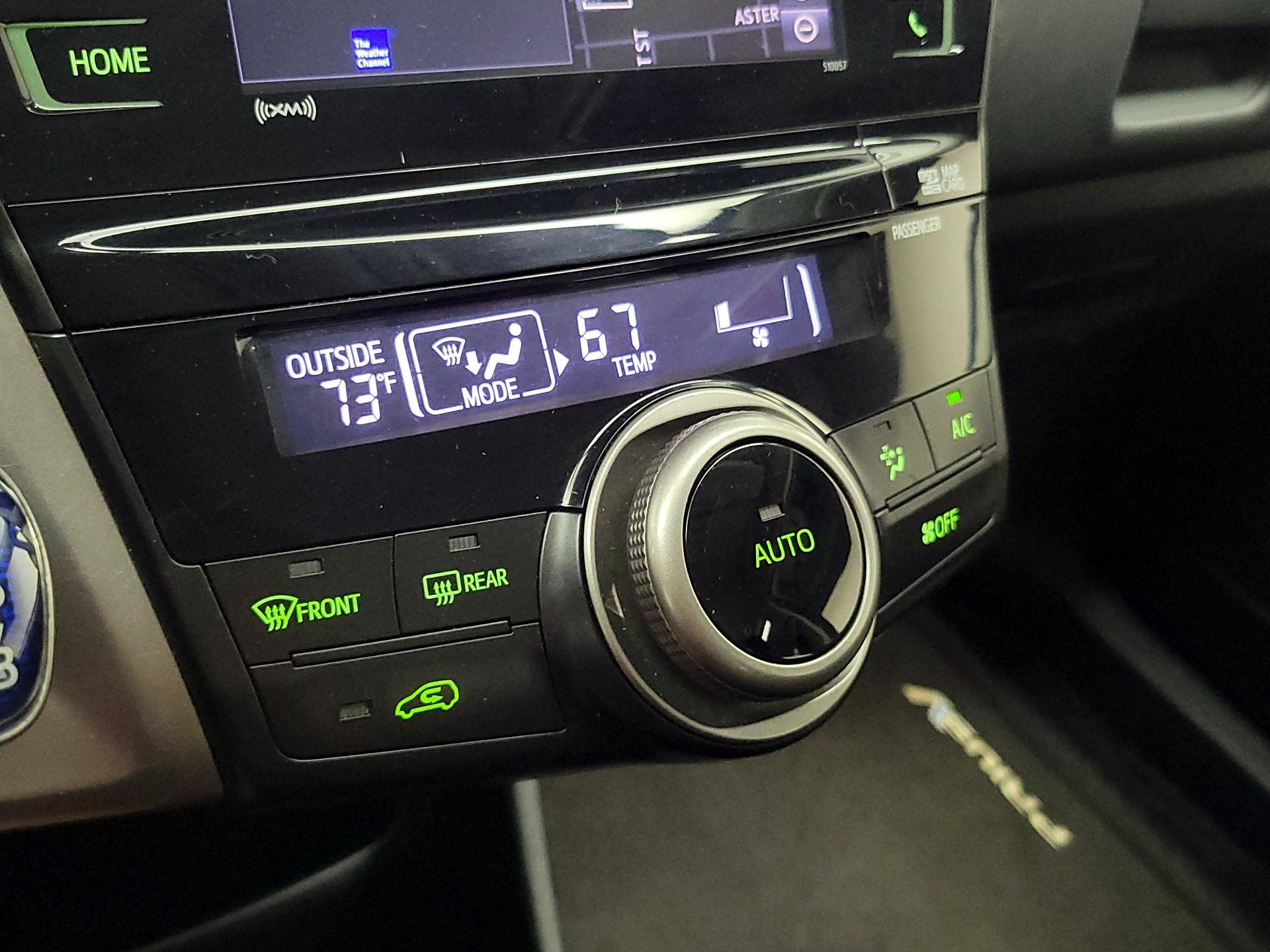 Thumbnail: 2016 Toyota Prius v - 17