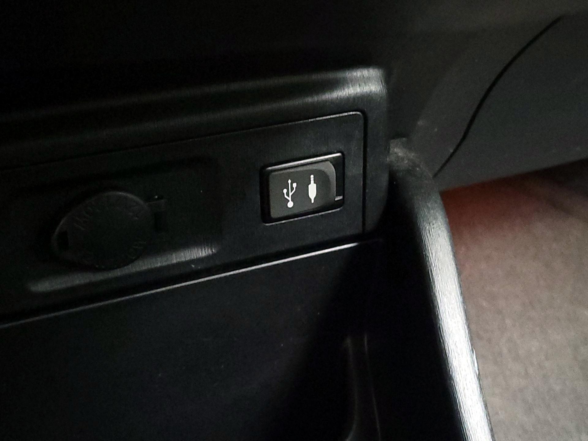 Thumbnail: 2016 Toyota Prius v - 19