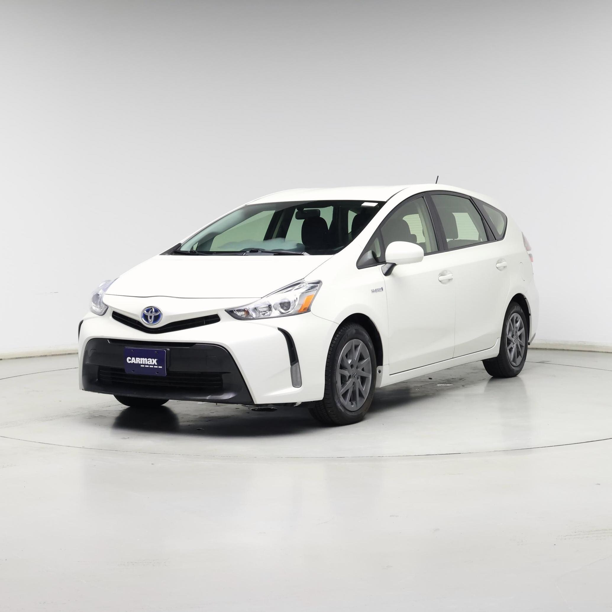 Thumbnail: 2016 Toyota Prius v - 4