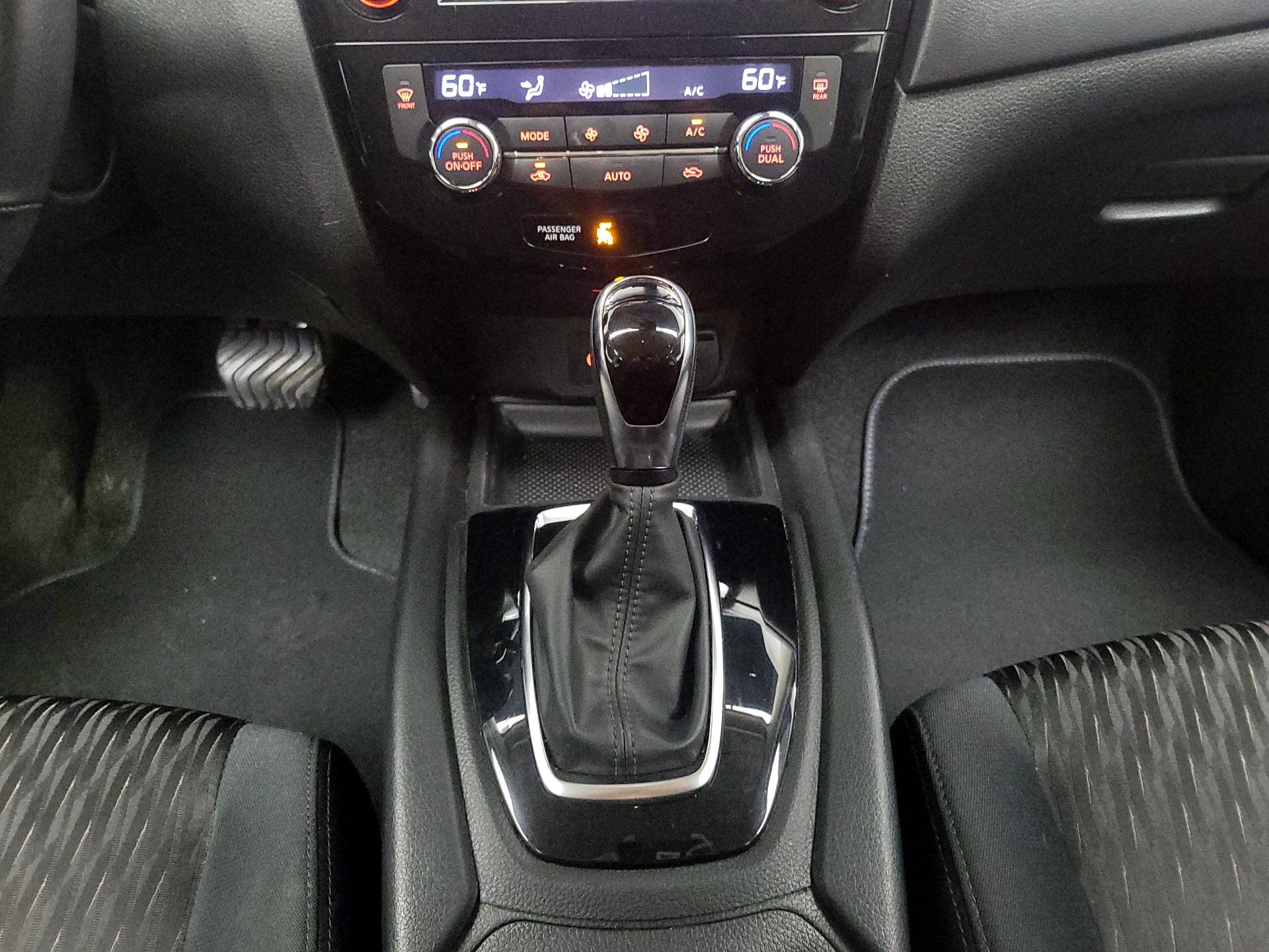 Thumbnail: 2019 Nissan Rogue - 17