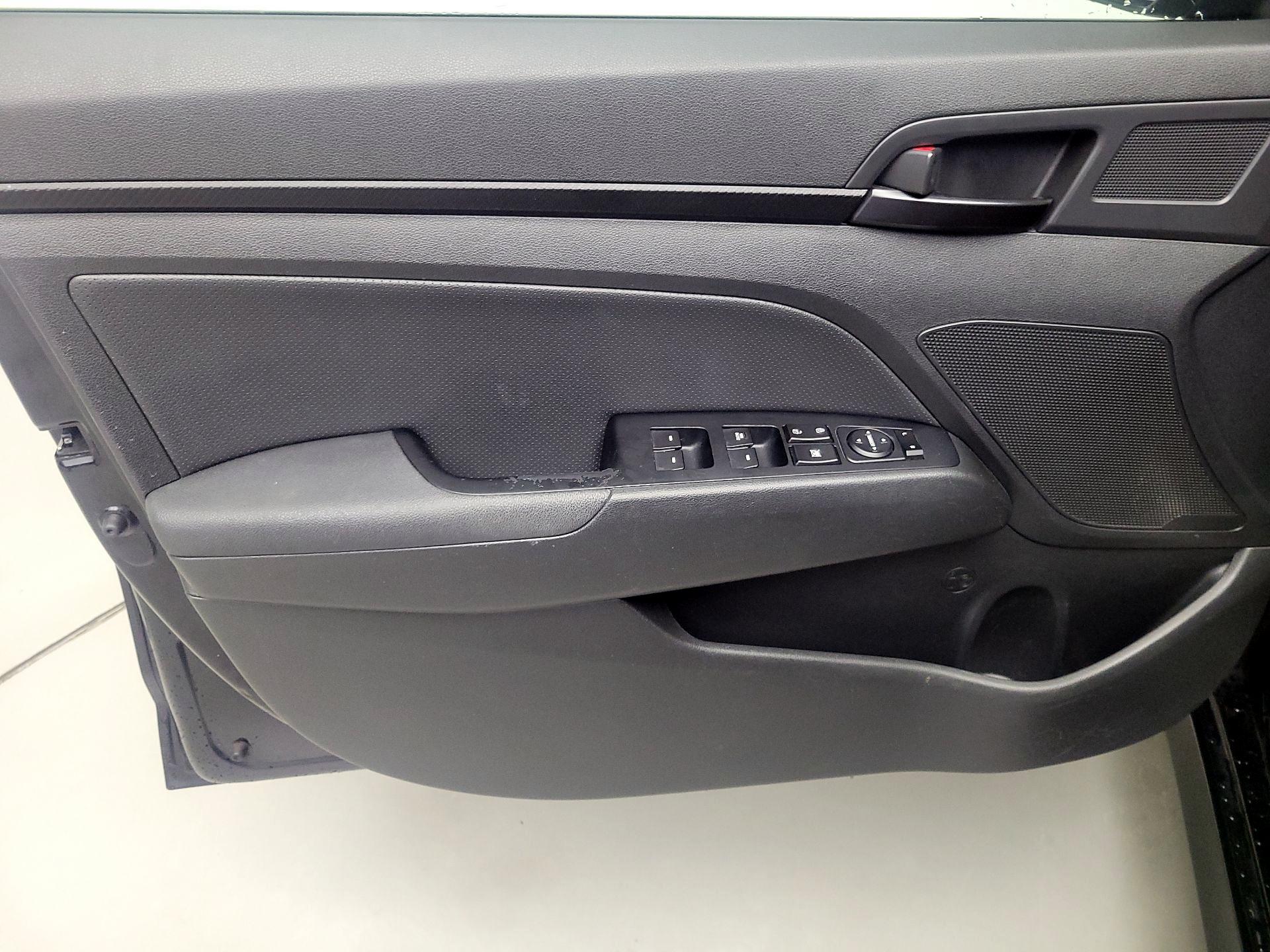Thumbnail: 2019 Hyundai Elantra - 12