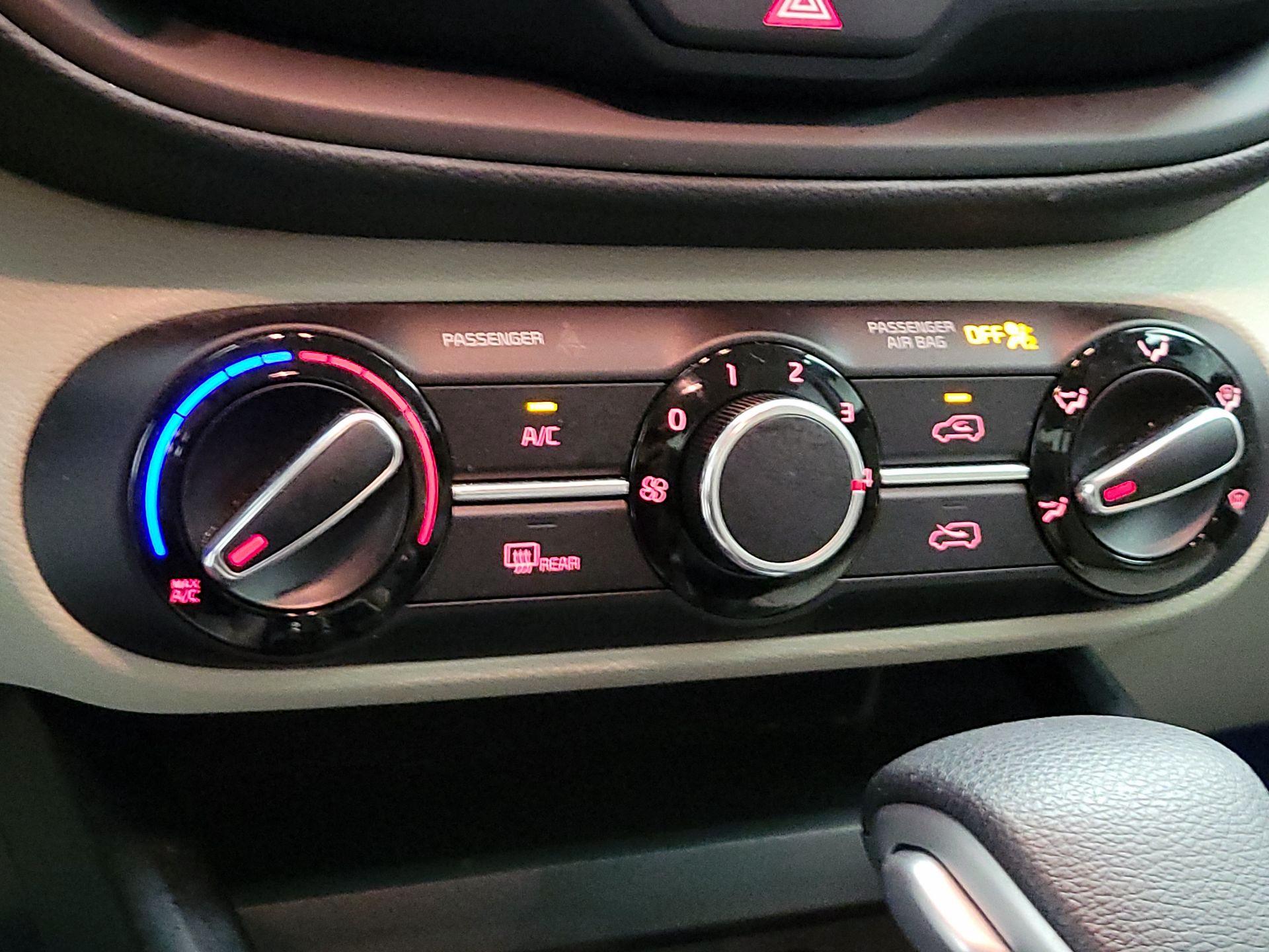 Thumbnail: 2020 Kia Soul - 16