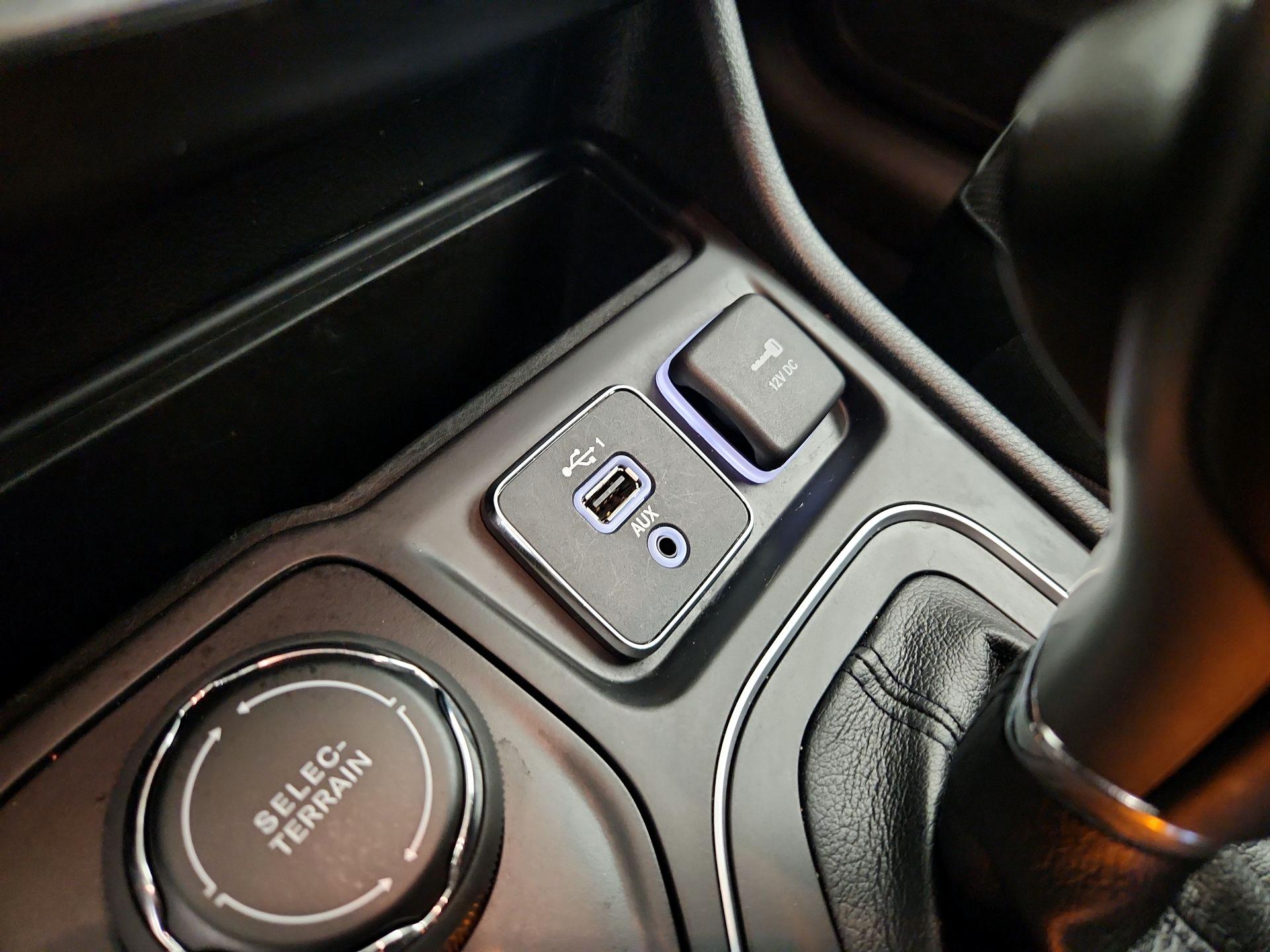 Thumbnail: 2022 Jeep Cherokee - 18
