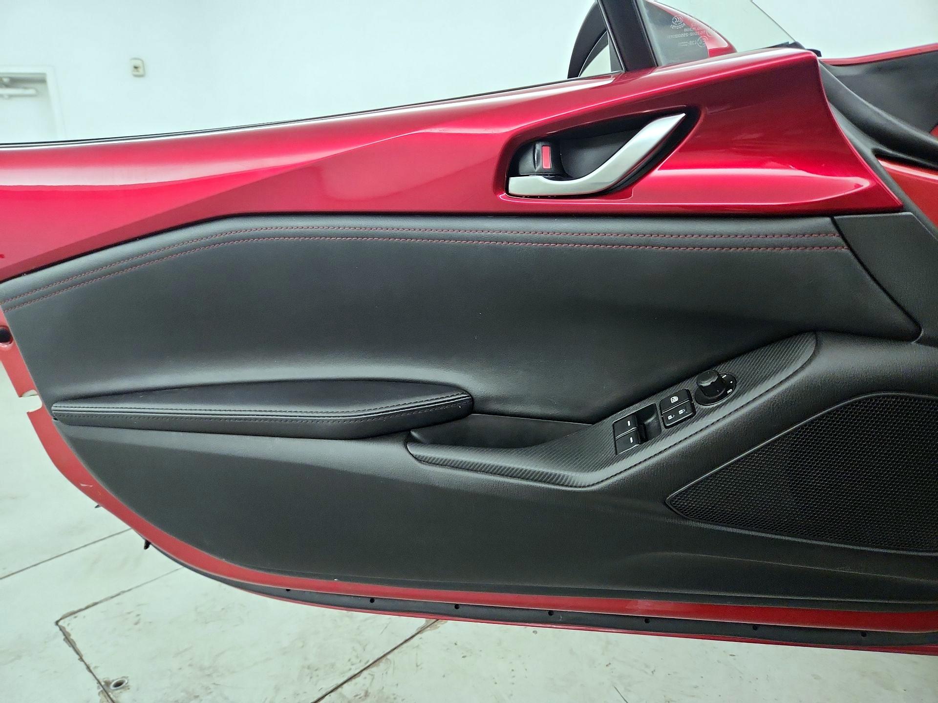 Thumbnail: 2019 Mazda MX-5 Miata - 12