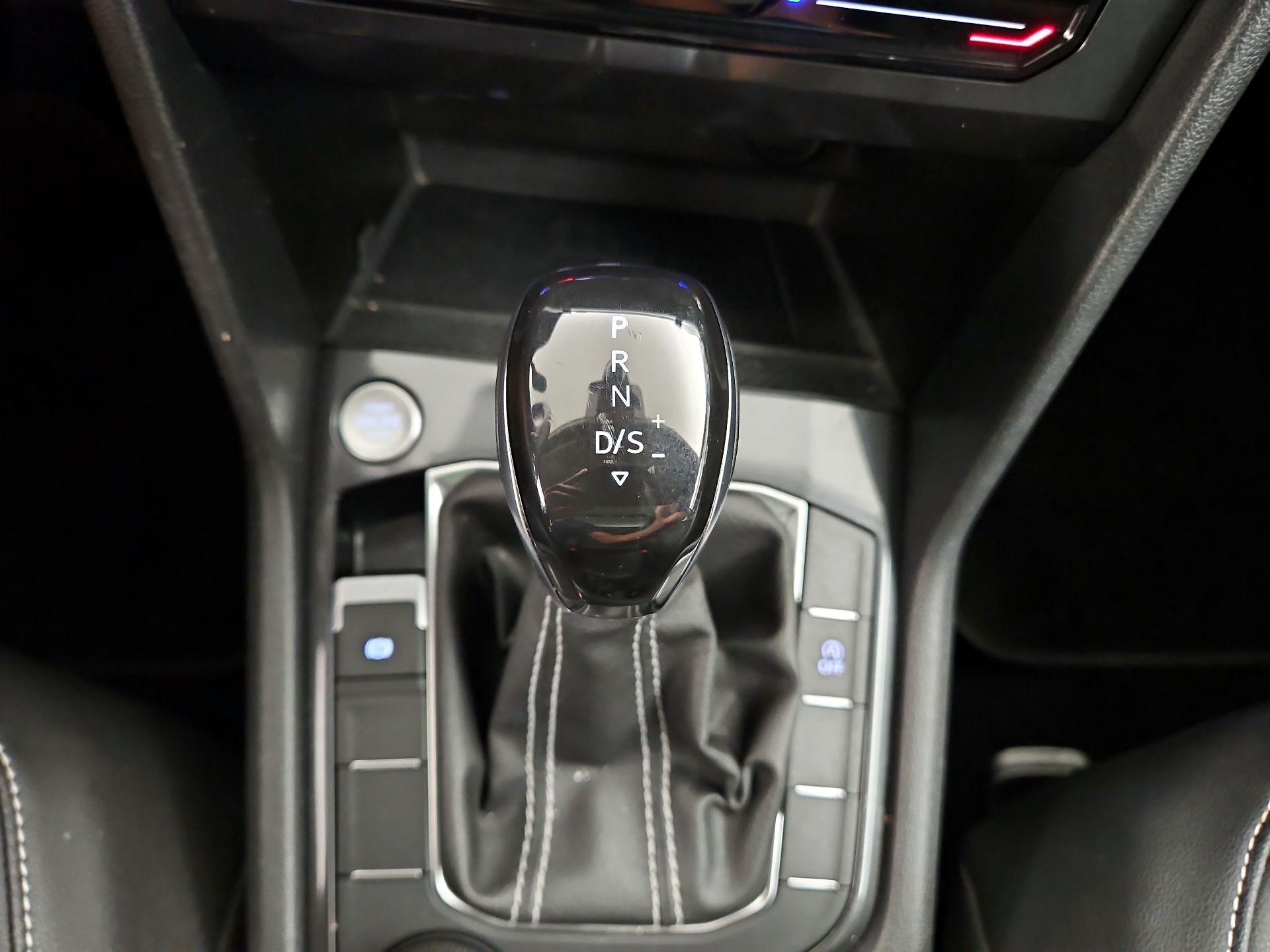 Thumbnail: 2023 Volkswagen Tiguan - 17