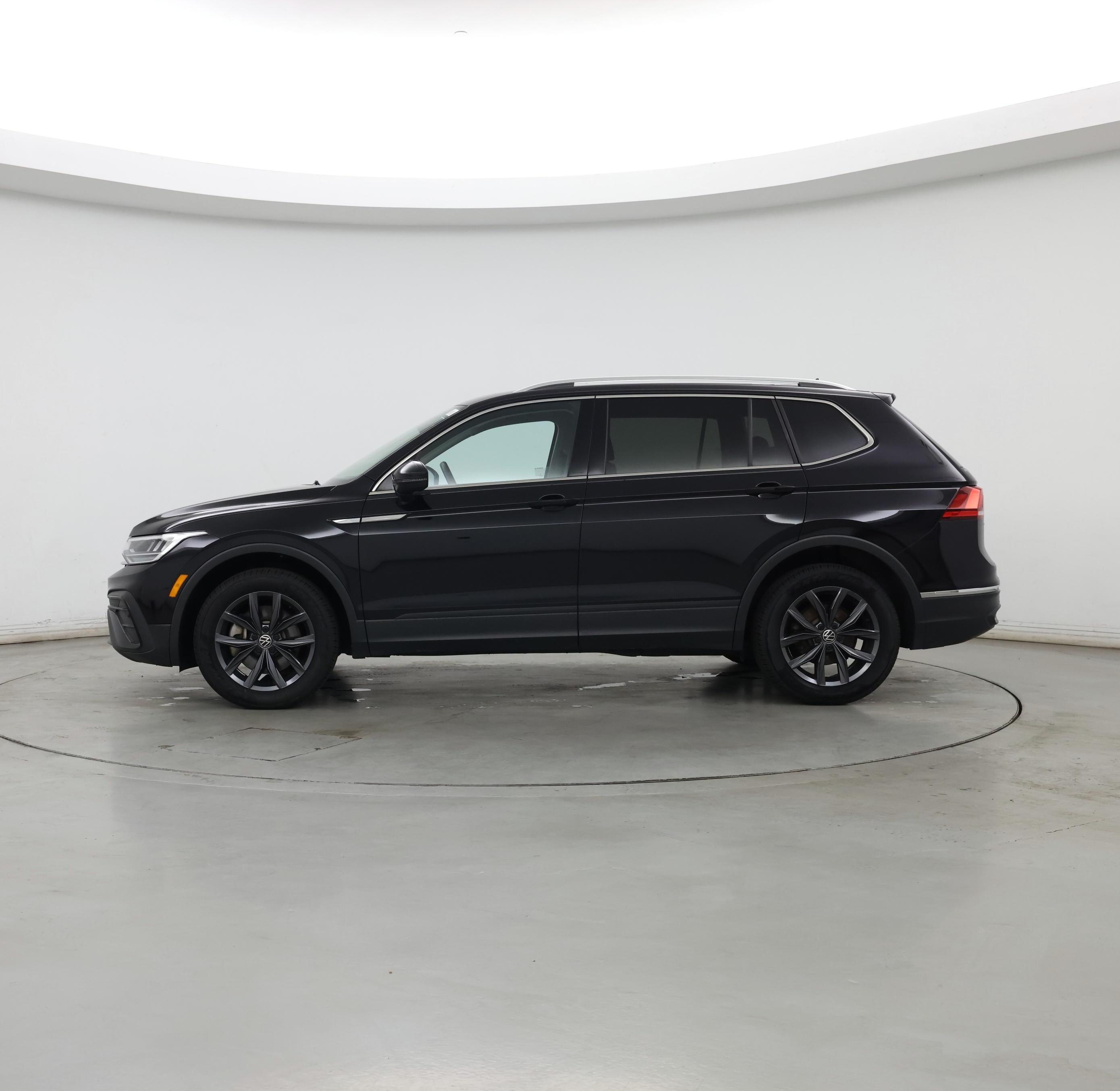 Thumbnail: 2023 Volkswagen Tiguan - 3
