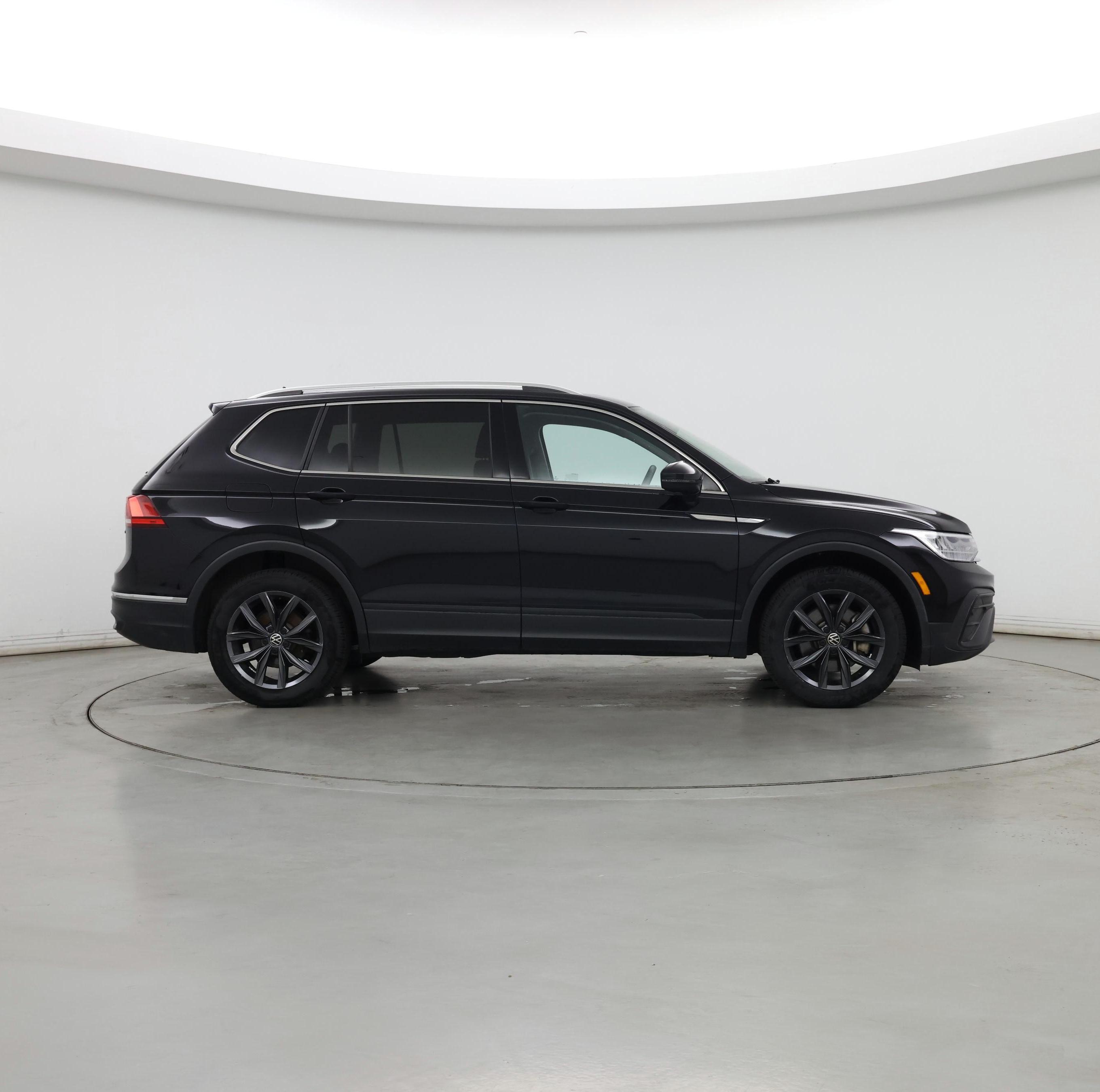 Thumbnail: 2023 Volkswagen Tiguan - 7