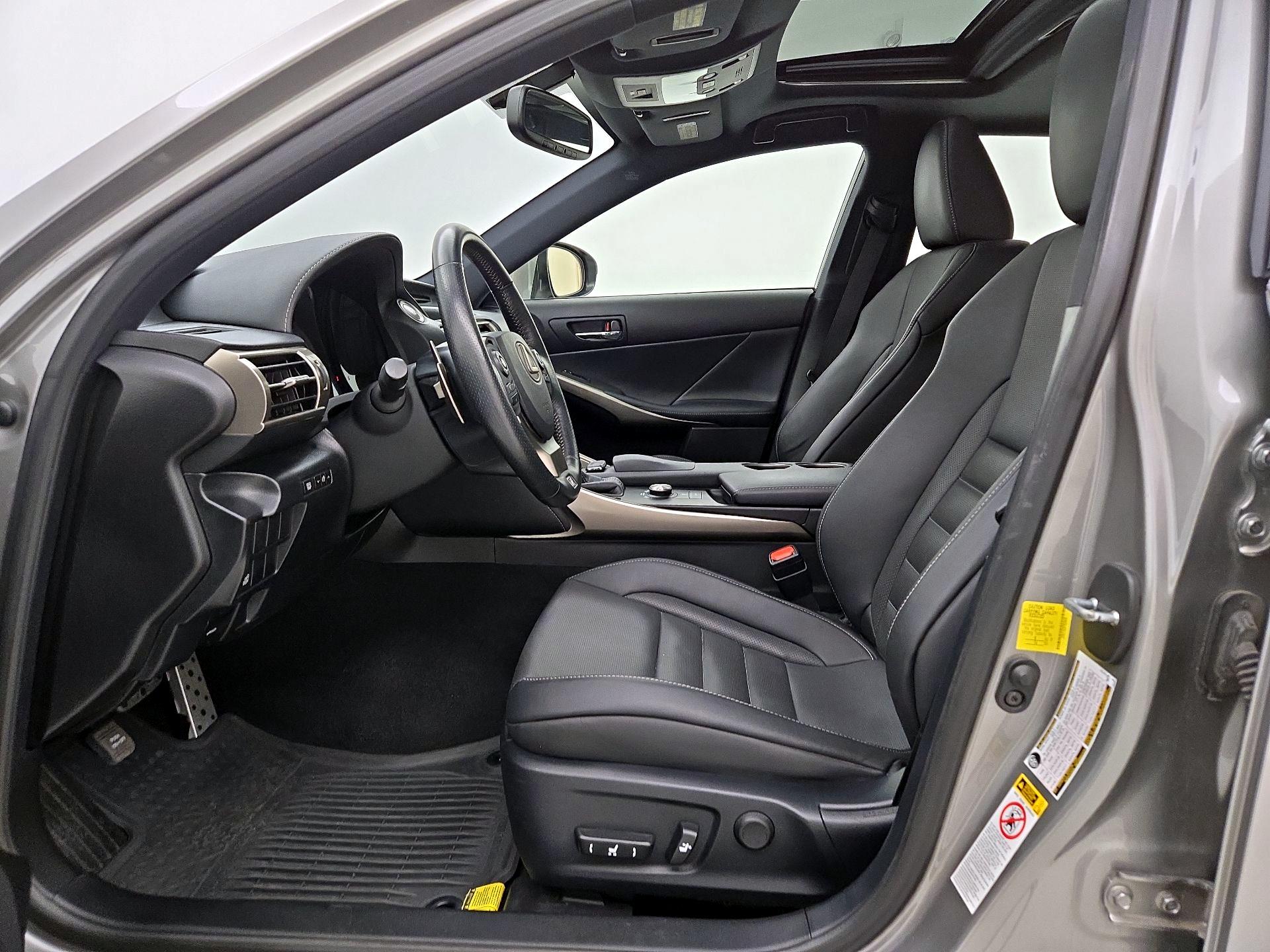 Thumbnail: 2015 Lexus IS - 11