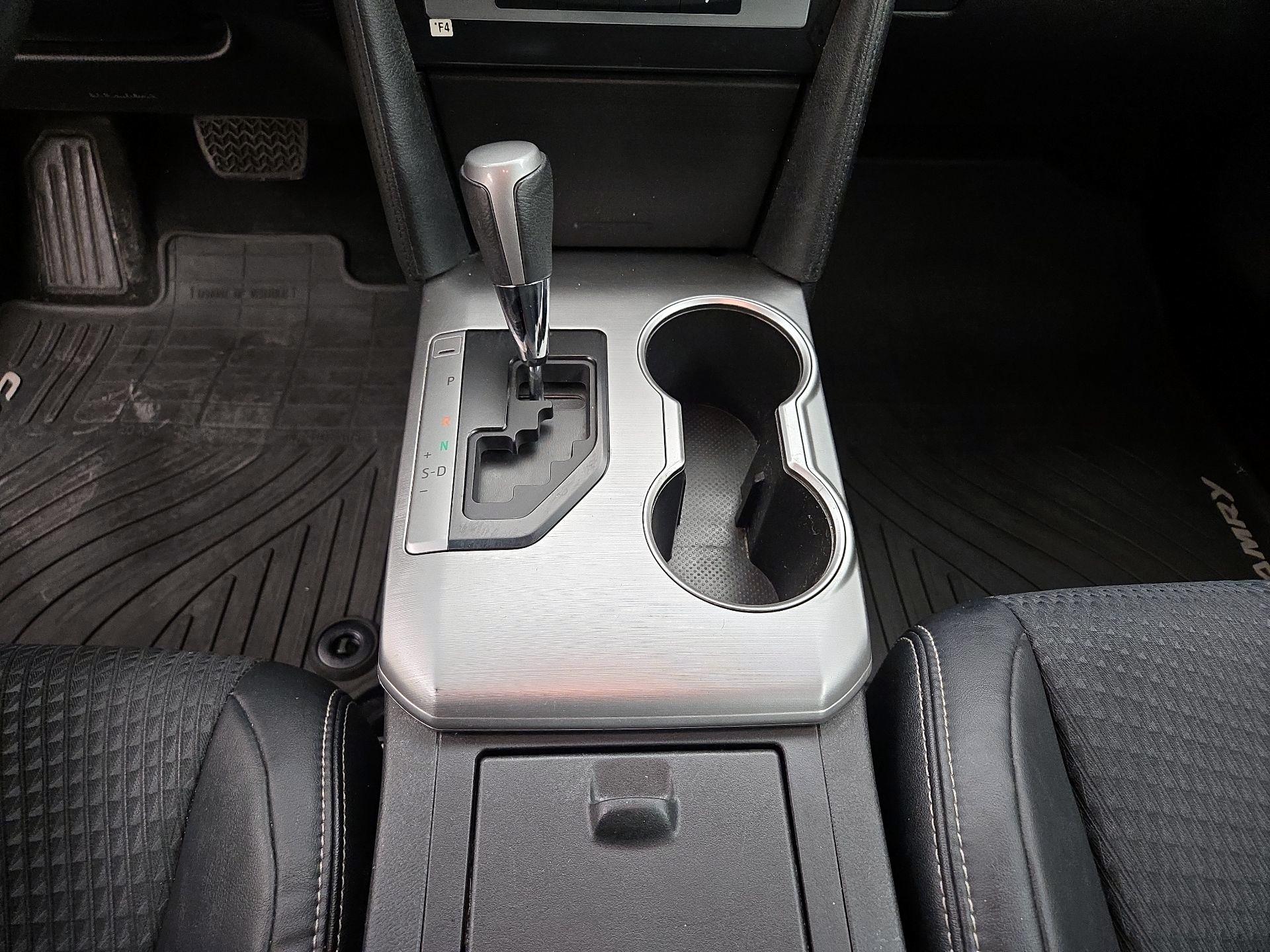 Thumbnail: 2014 Toyota Camry - 18