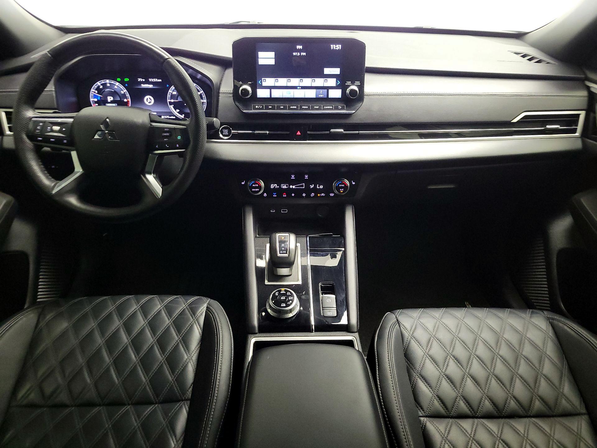 Thumbnail: 2023 Mitsubishi Outlander - 9