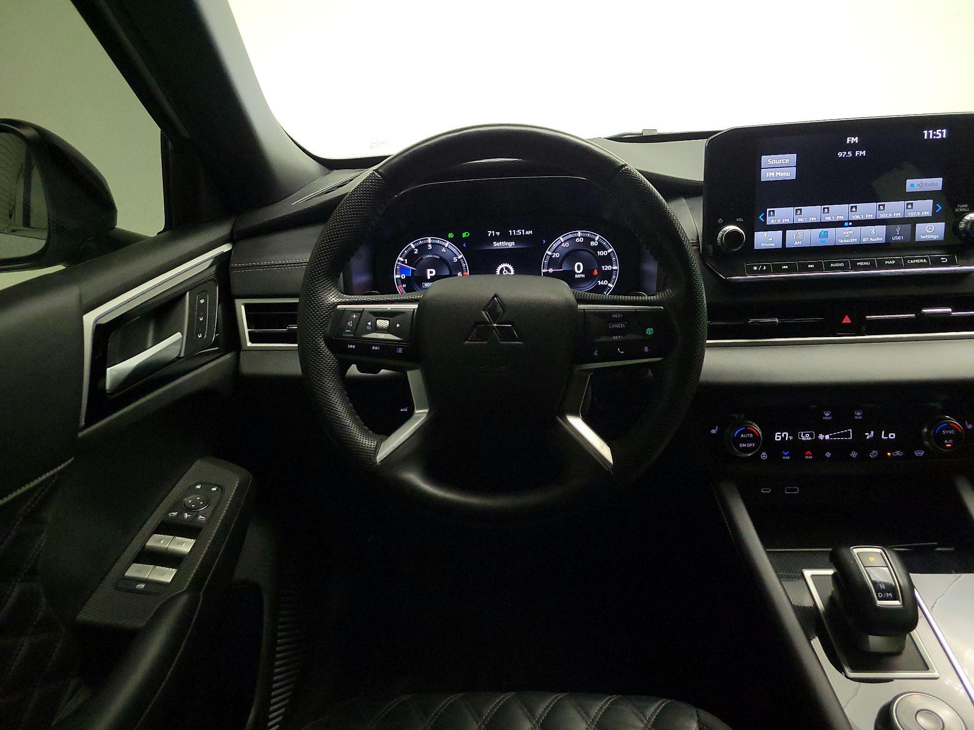 Thumbnail: 2023 Mitsubishi Outlander - 10