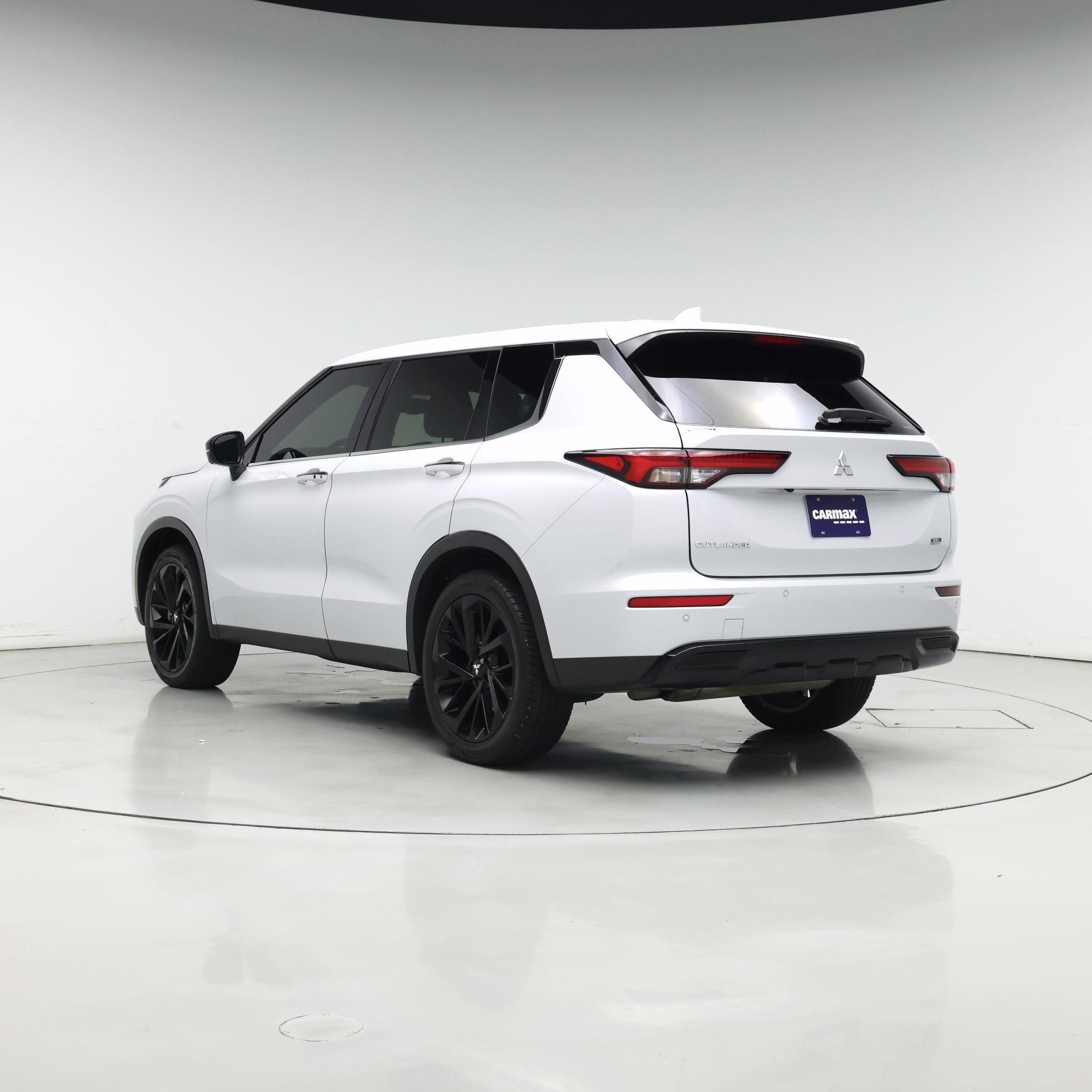 Thumbnail: 2023 Mitsubishi Outlander - 2