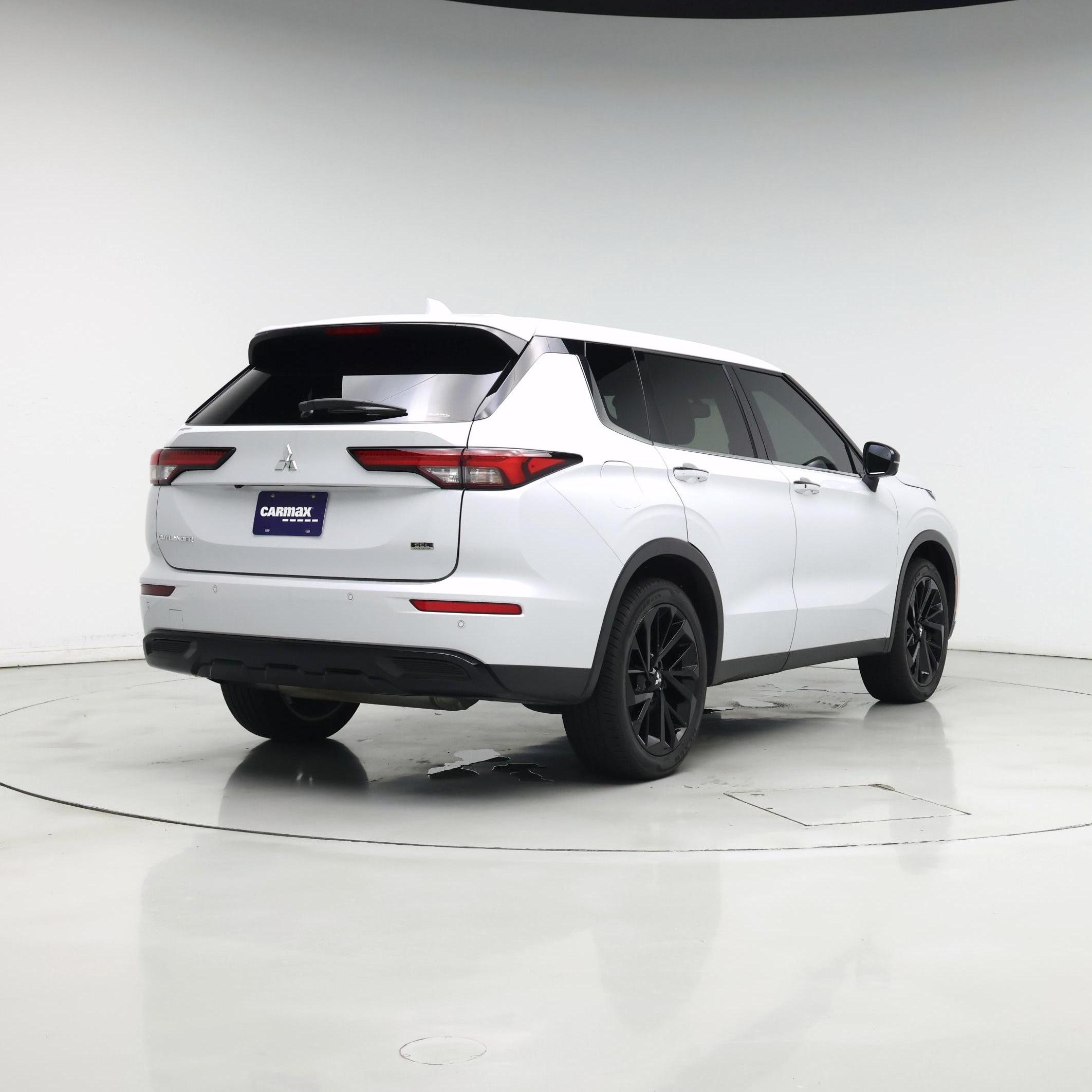 Thumbnail: 2023 Mitsubishi Outlander - 8