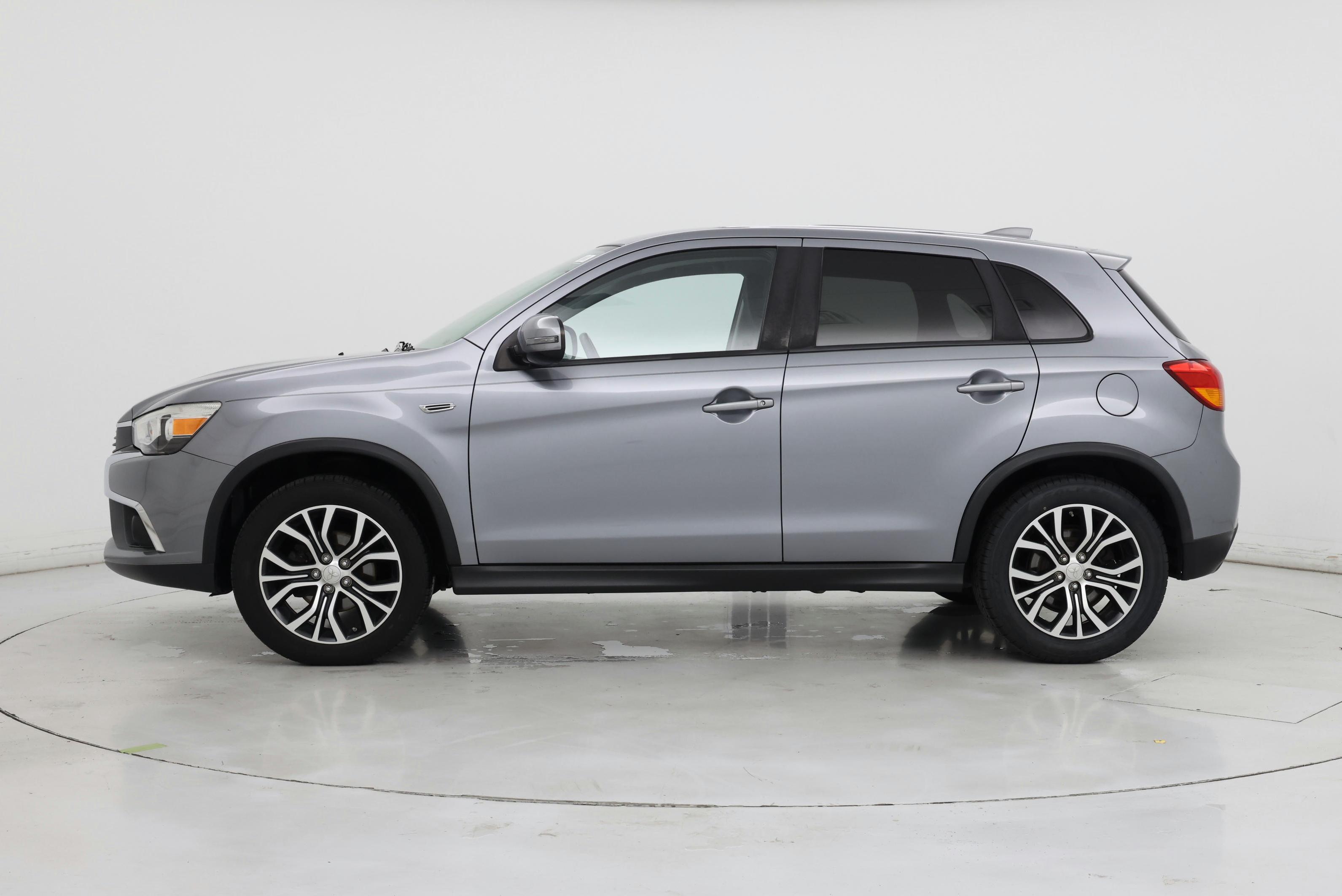 Thumbnail: 2017 Mitsubishi Outlander Sport - 3