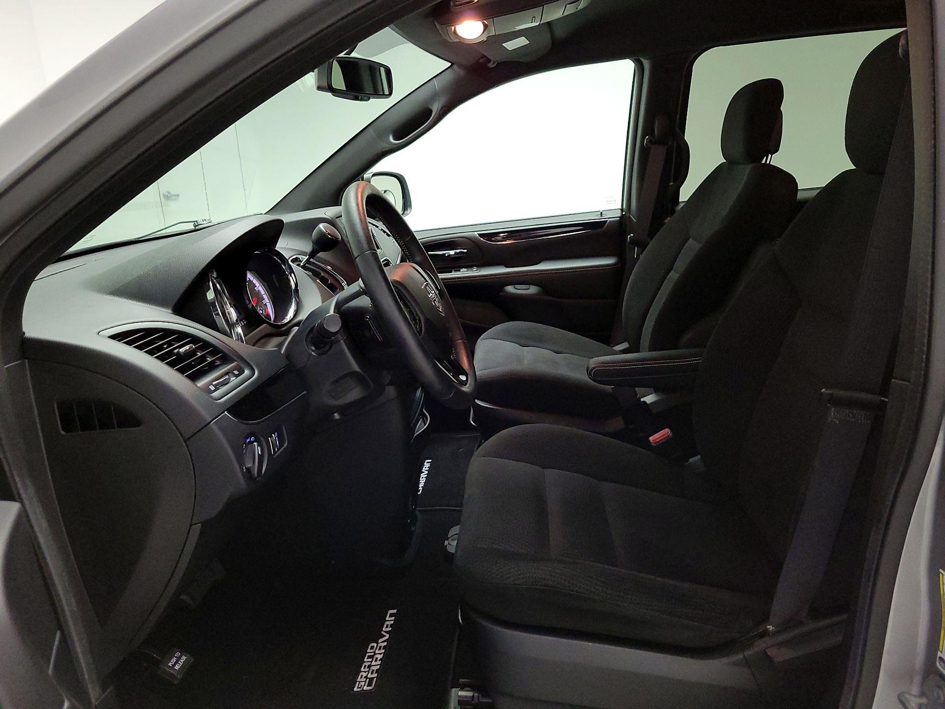 Thumbnail: 2017 Dodge Grand Caravan - 11