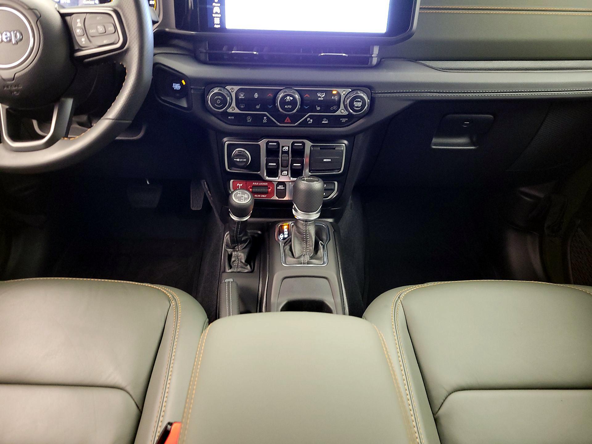 Thumbnail: 2024 Jeep Gladiator - 18