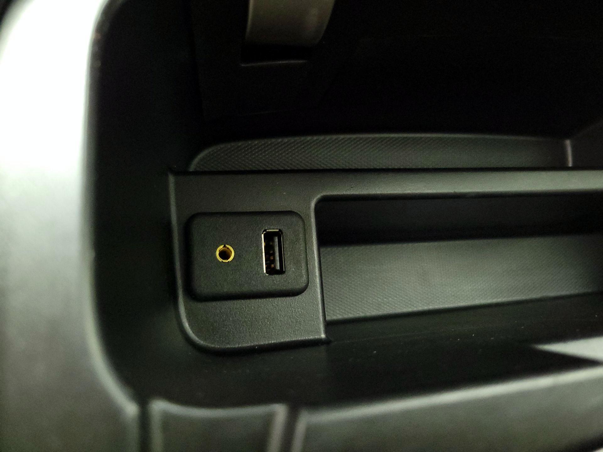 Thumbnail: 2015 Chevrolet Sonic - 17