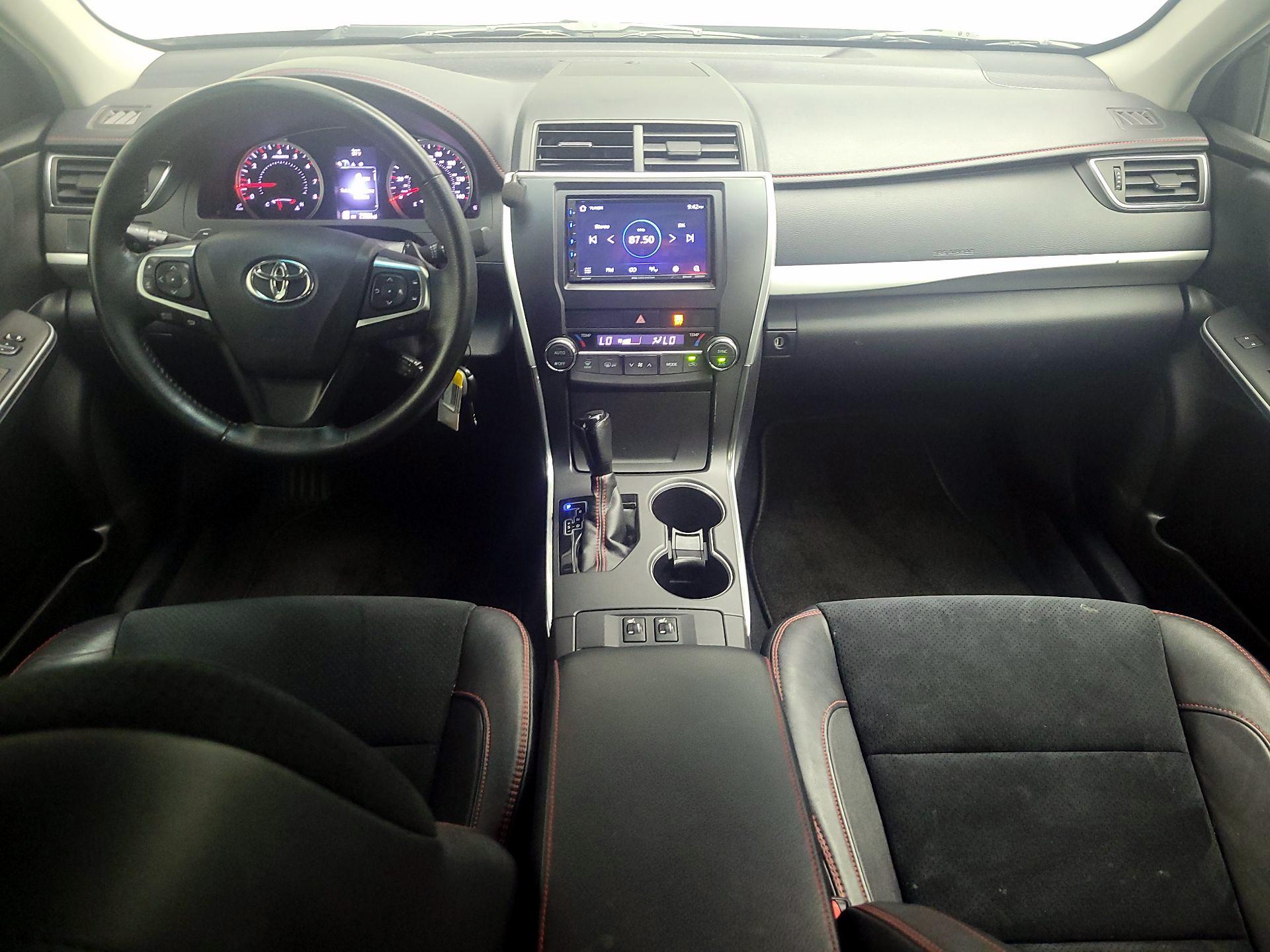 Thumbnail: 2015 Toyota Camry - 9