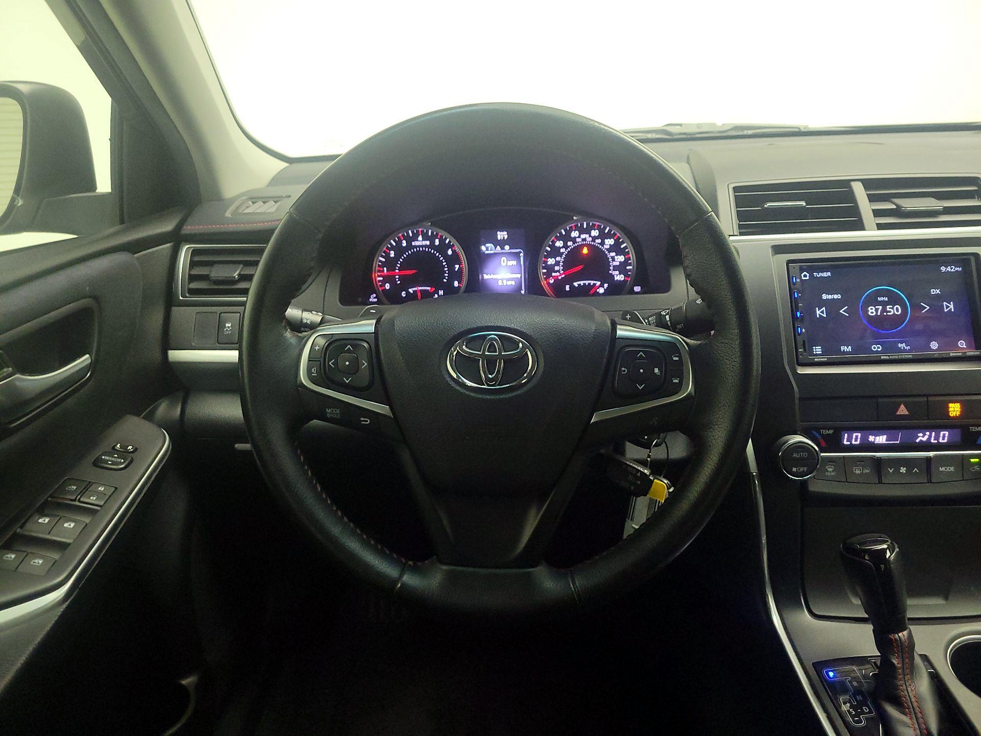 Thumbnail: 2015 Toyota Camry - 10