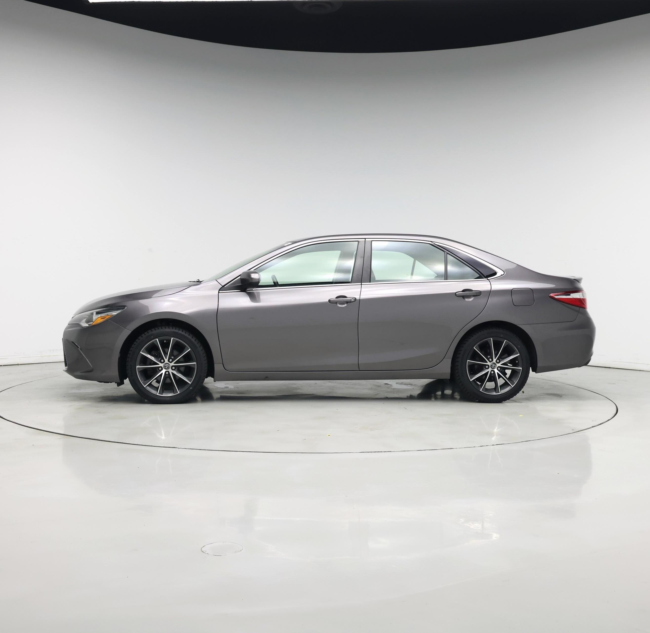 Thumbnail: 2015 Toyota Camry - 3