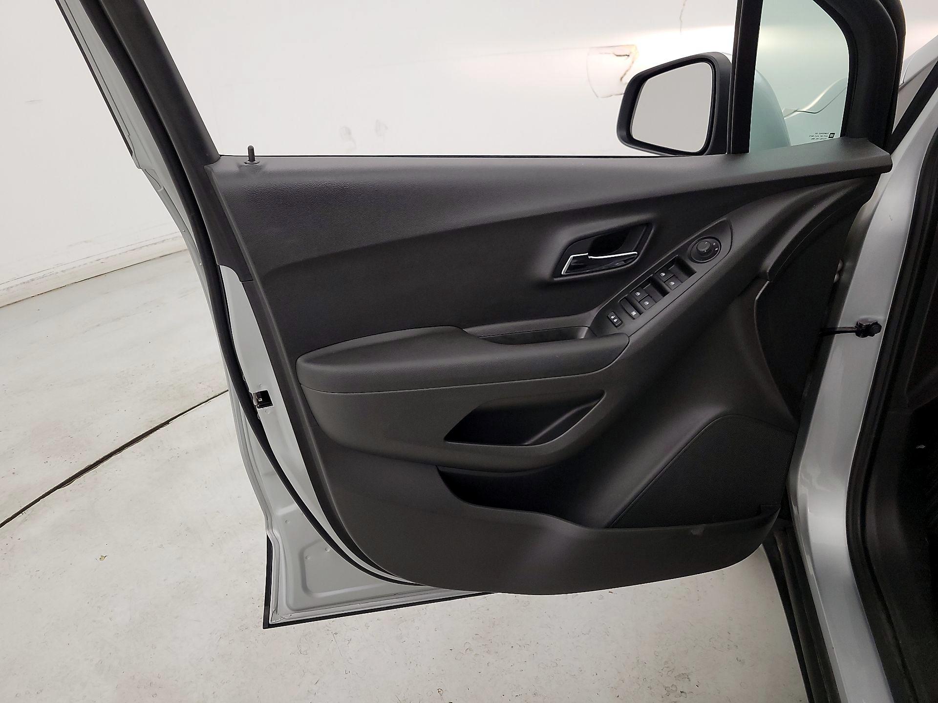Thumbnail: 2020 Chevrolet Trax - 12