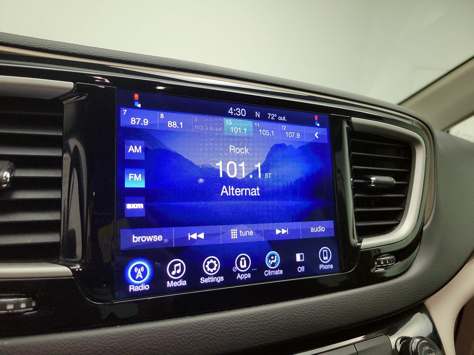 Thumbnail: 2017 Chrysler Pacifica - 15