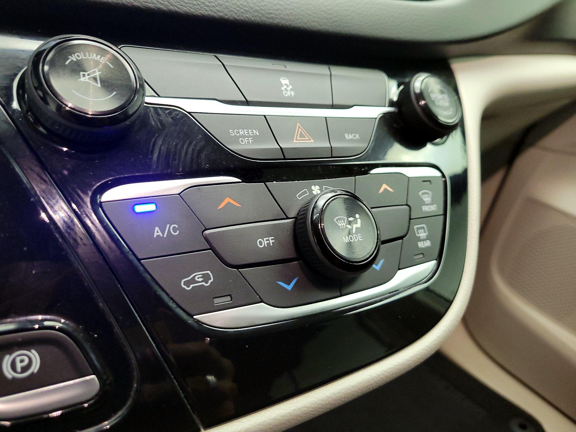 Thumbnail: 2017 Chrysler Pacifica - 16