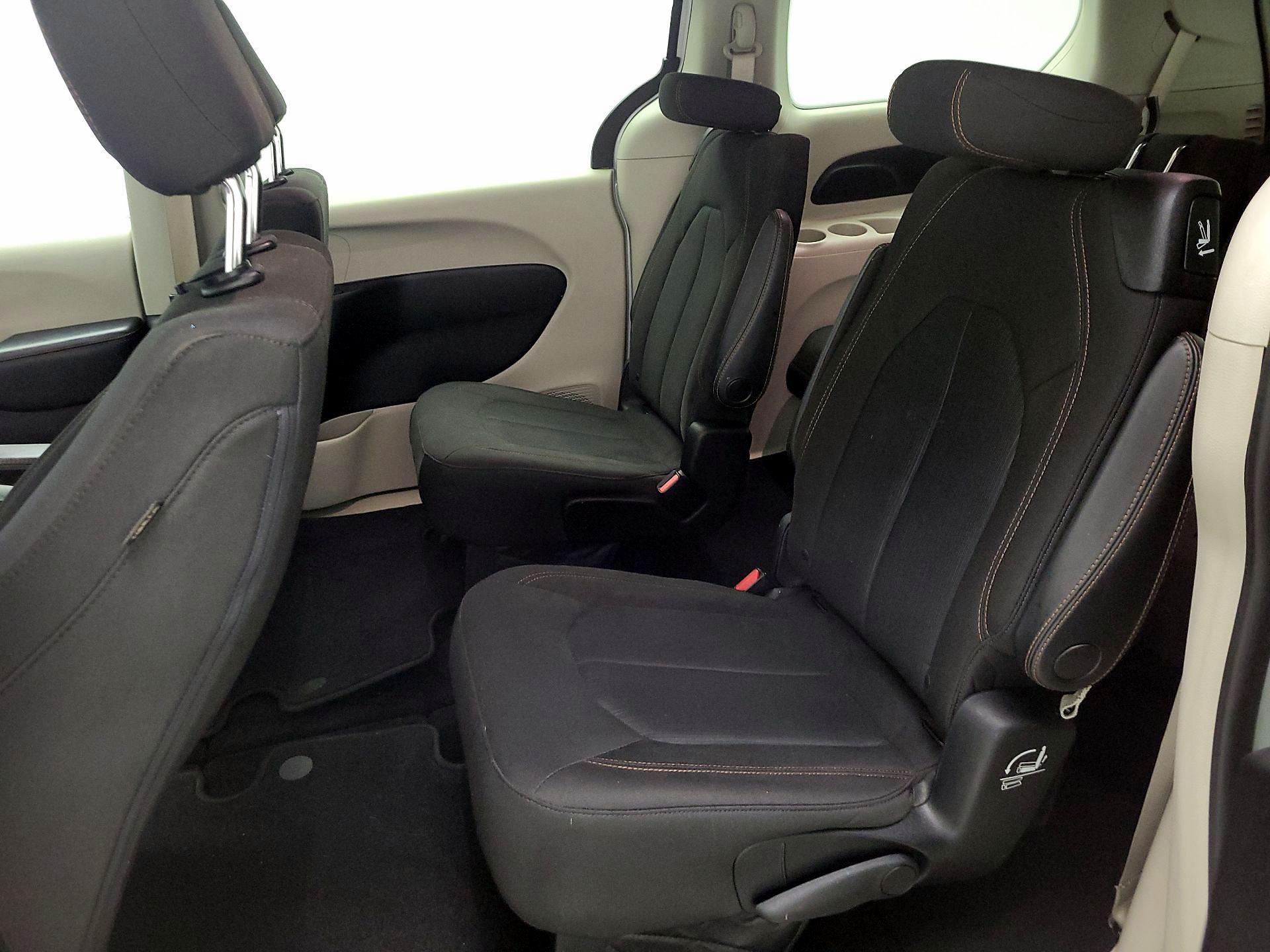 Thumbnail: 2017 Chrysler Pacifica - 19