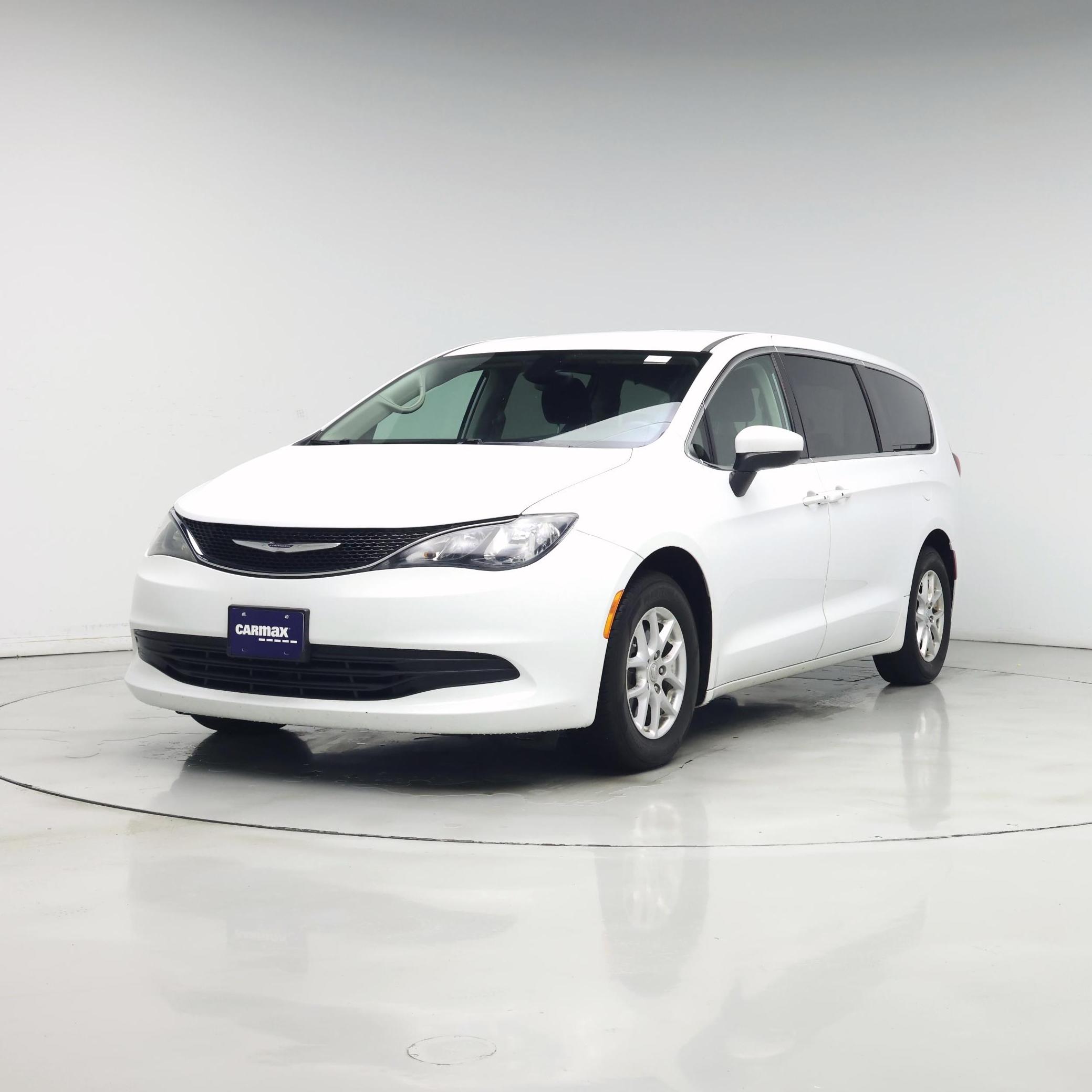 Thumbnail: 2017 Chrysler Pacifica - 4