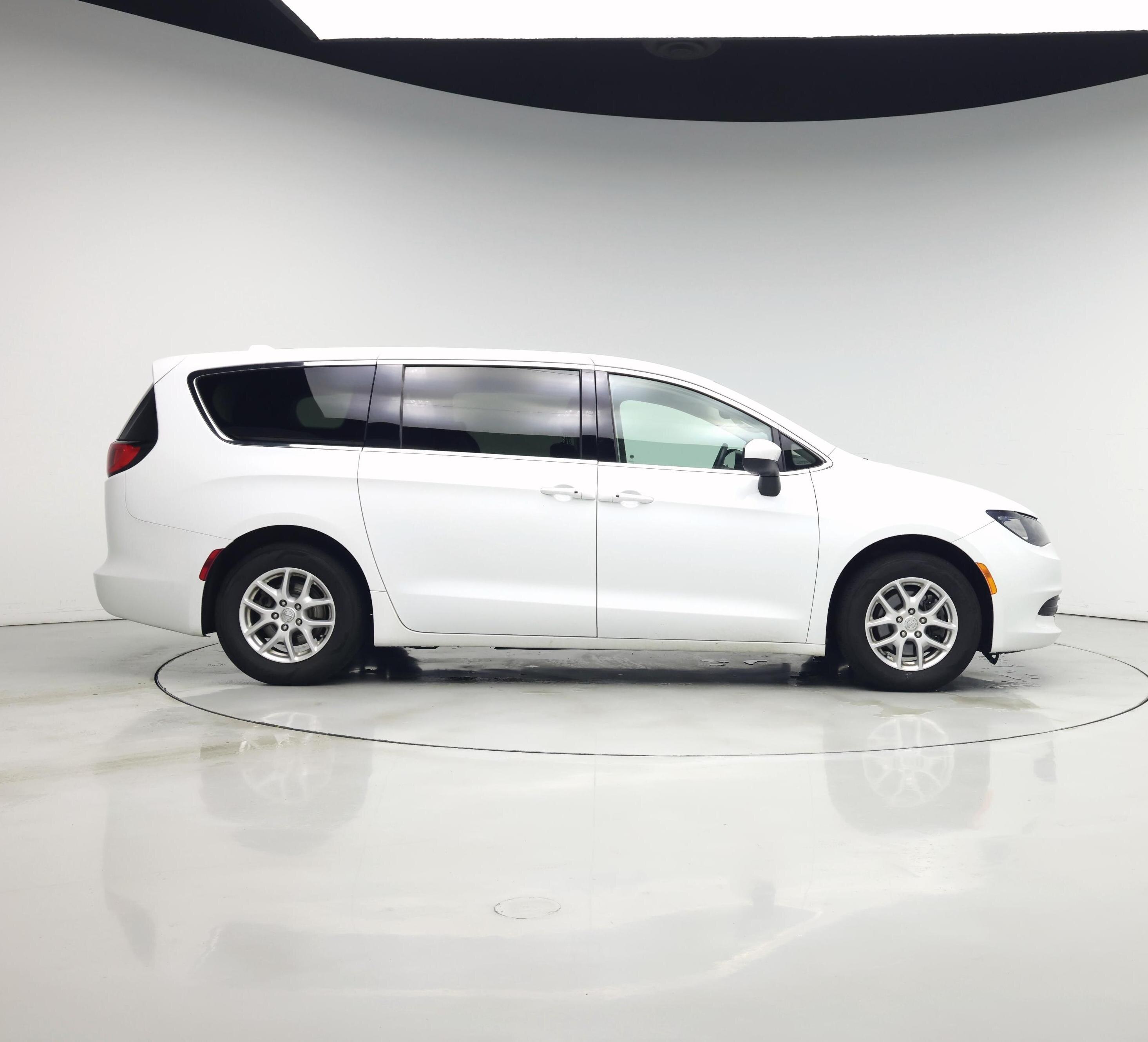 Thumbnail: 2017 Chrysler Pacifica - 7