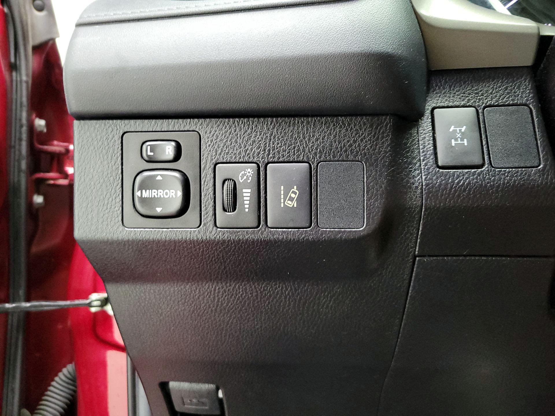 Thumbnail: 2018 Toyota RAV4 - 13