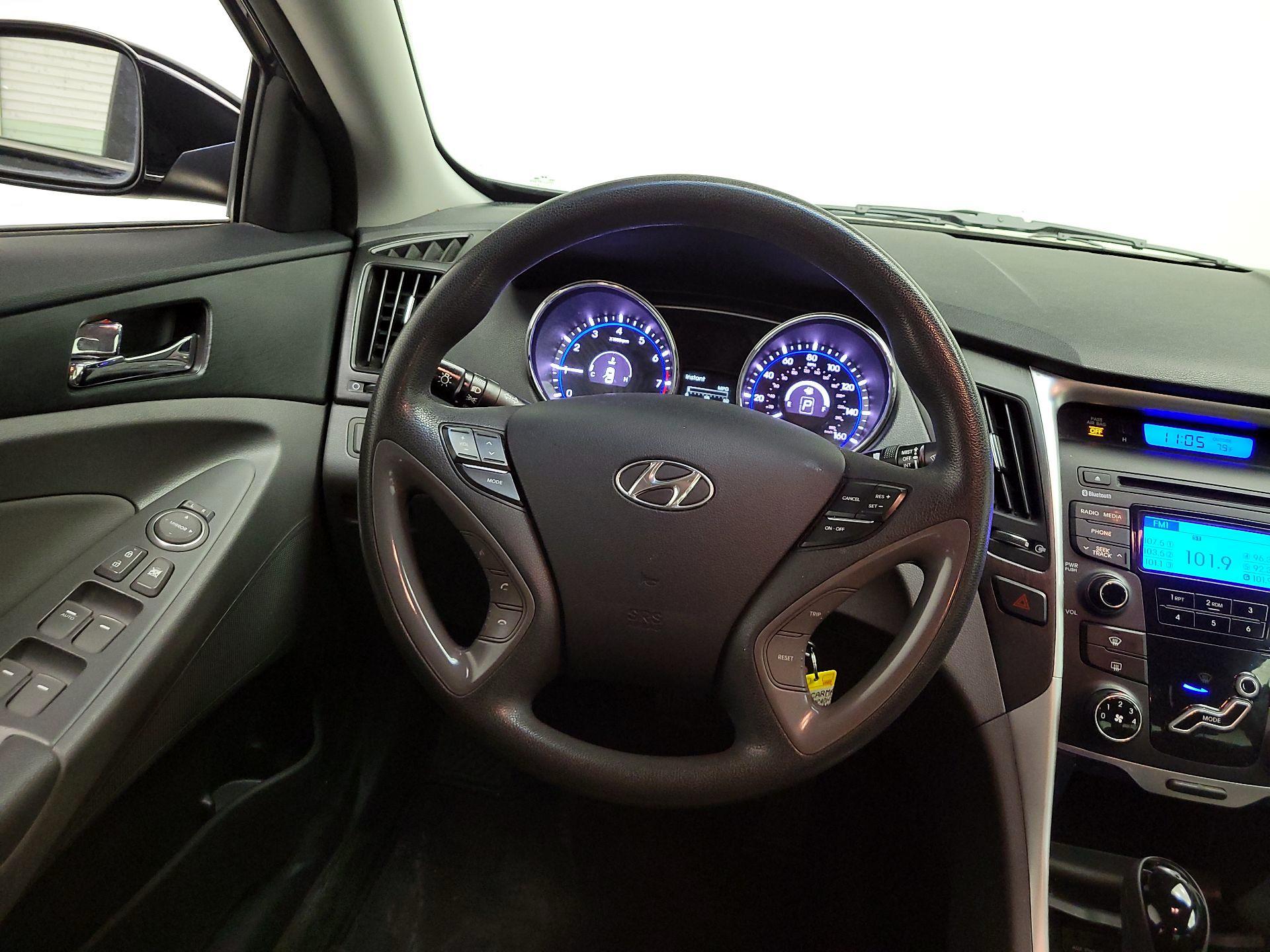 Thumbnail: 2013 Hyundai Sonata - 10
