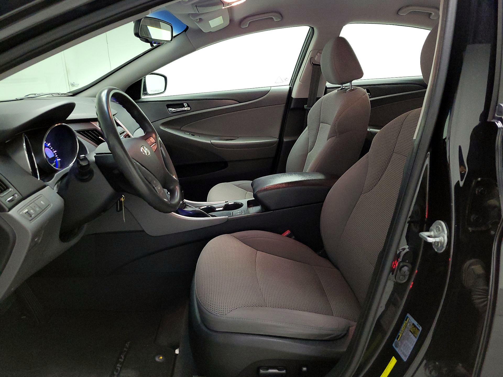Thumbnail: 2013 Hyundai Sonata - 11