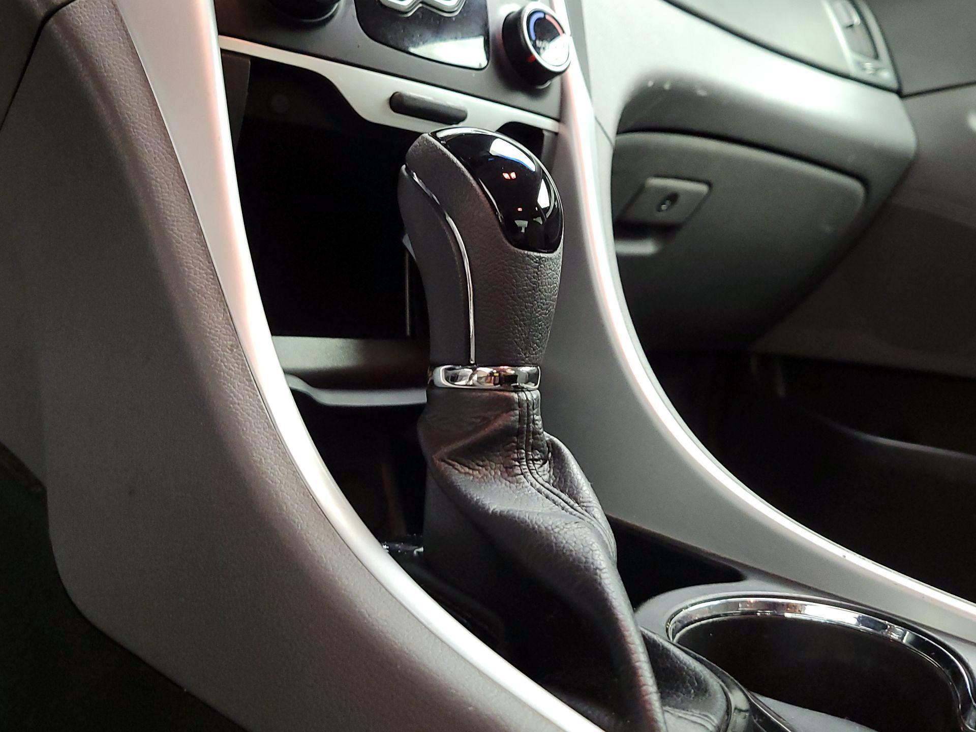Thumbnail: 2013 Hyundai Sonata - 16