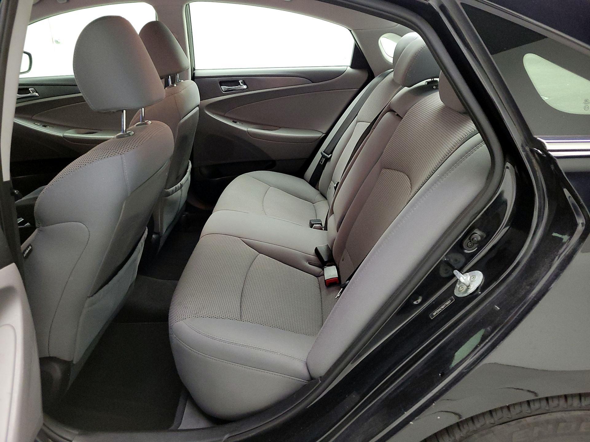 Thumbnail: 2013 Hyundai Sonata - 18