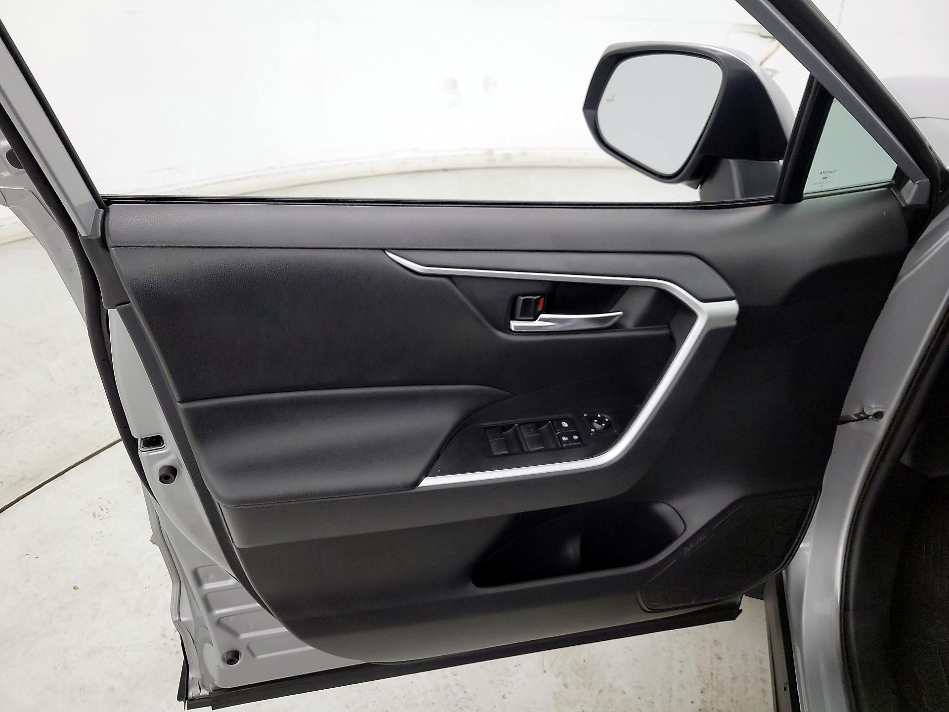 Thumbnail: 2021 Toyota RAV4 - 12