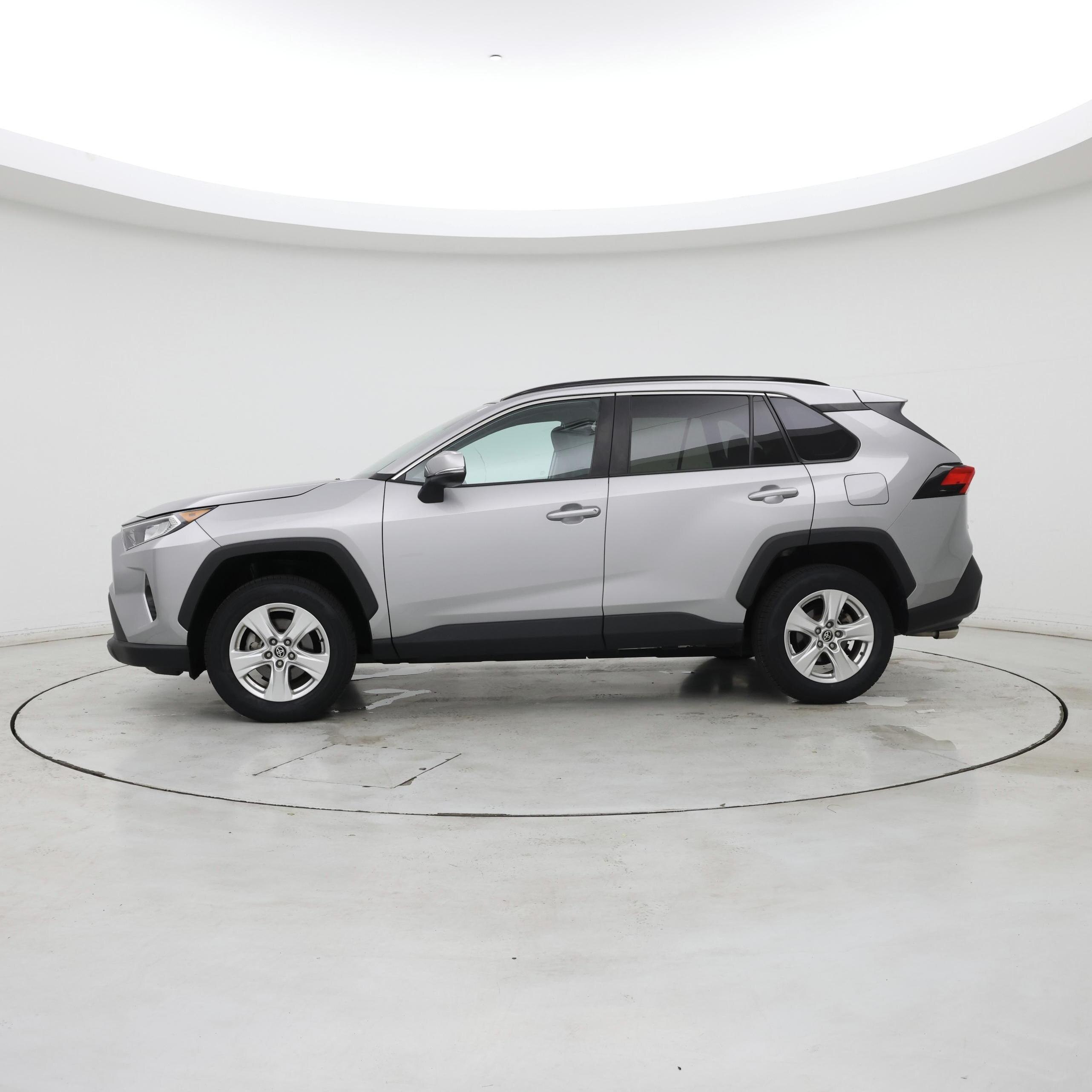 Thumbnail: 2021 Toyota RAV4 - 3