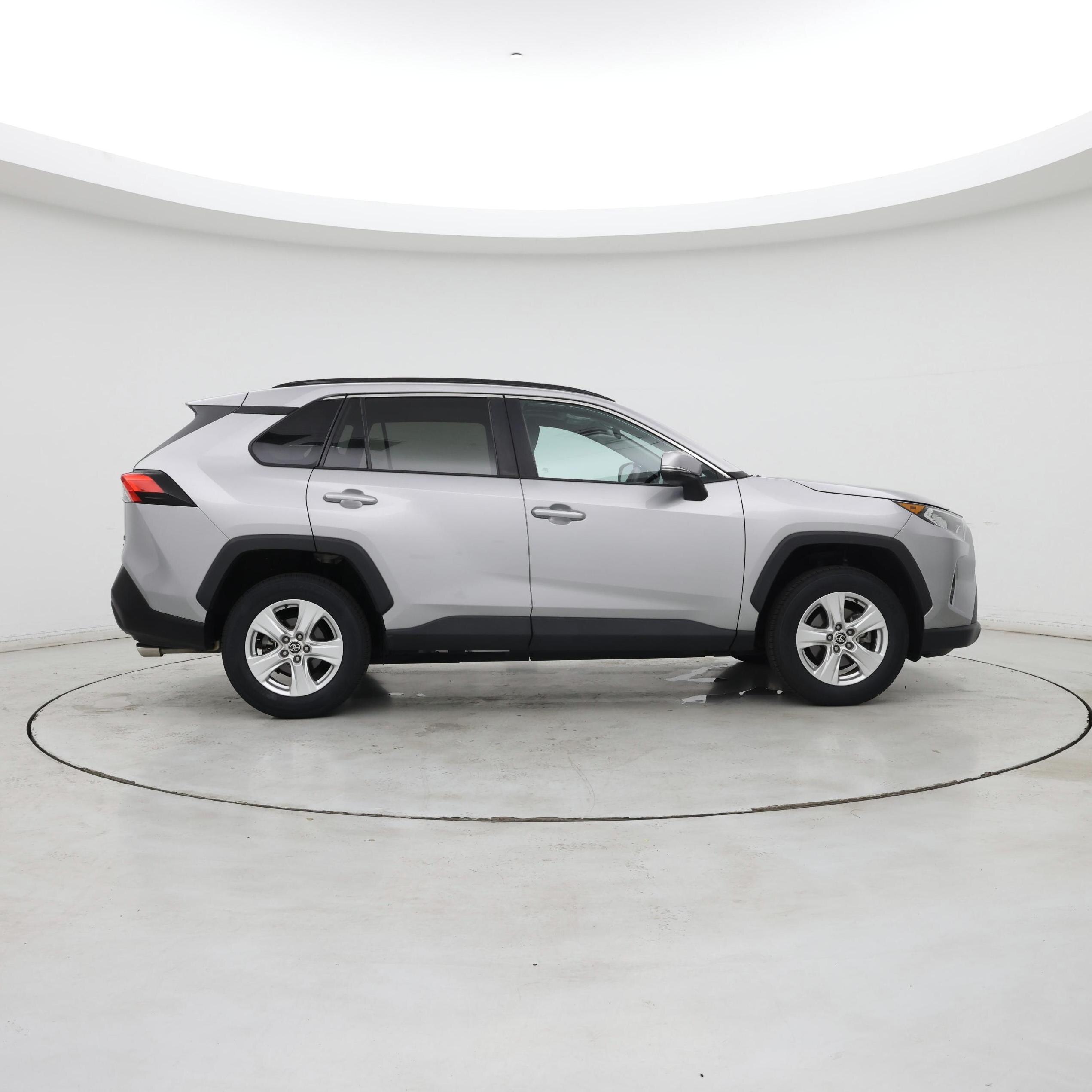 Thumbnail: 2021 Toyota RAV4 - 7