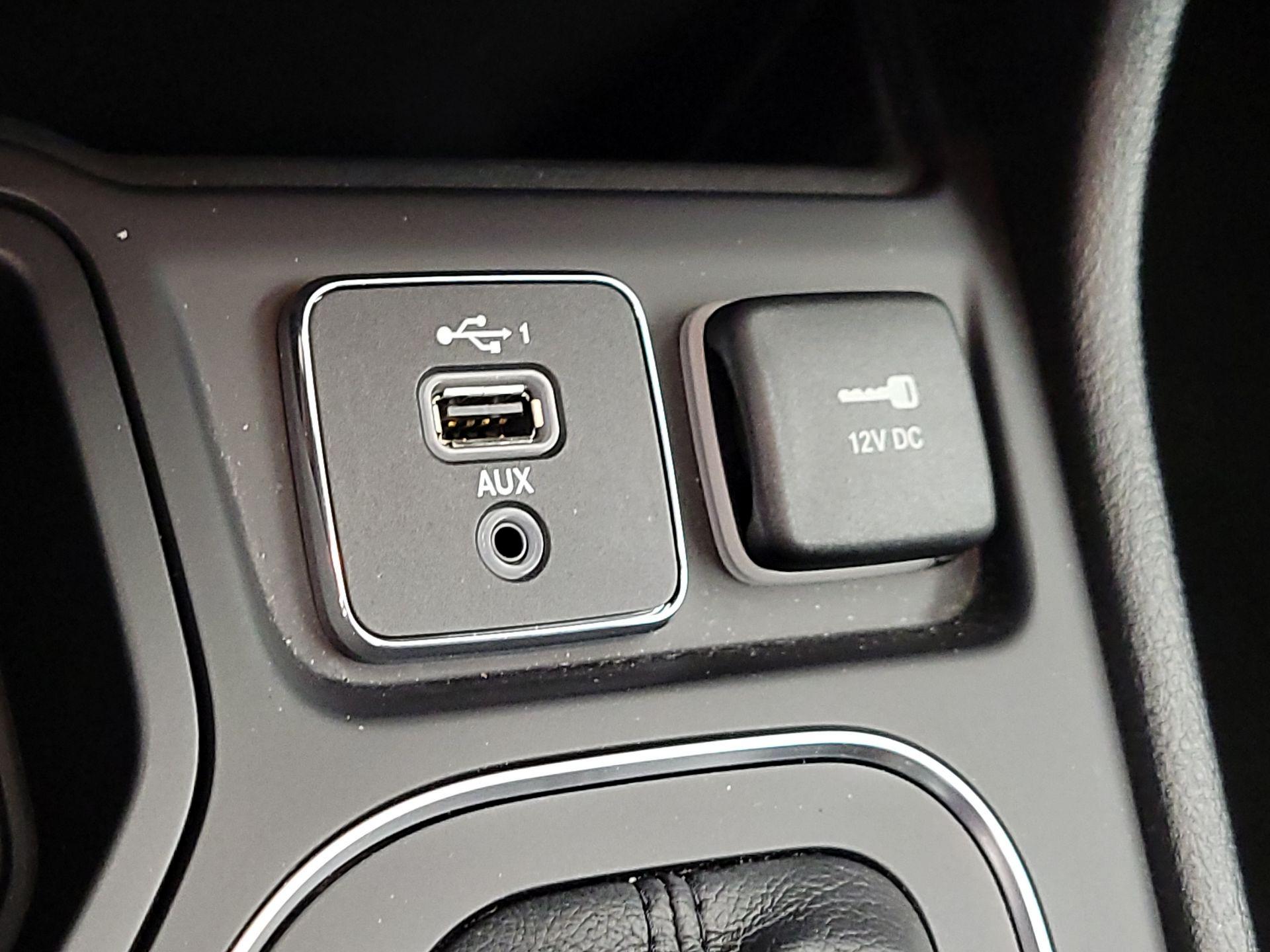 Thumbnail: 2021 Jeep Cherokee - 18