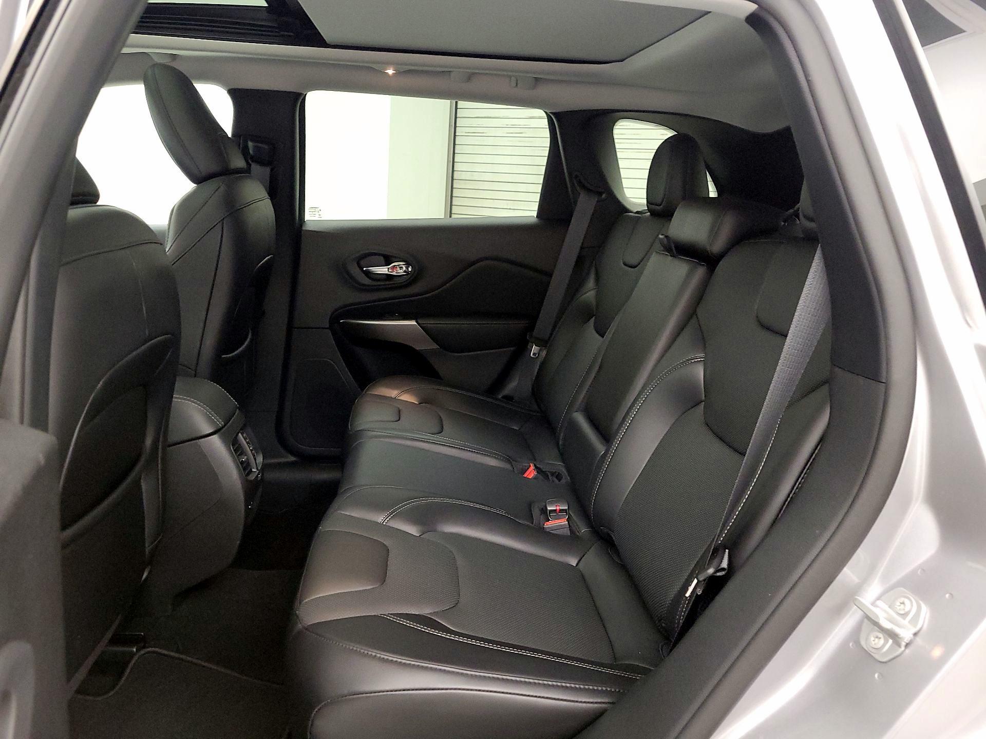 Thumbnail: 2021 Jeep Cherokee - 20