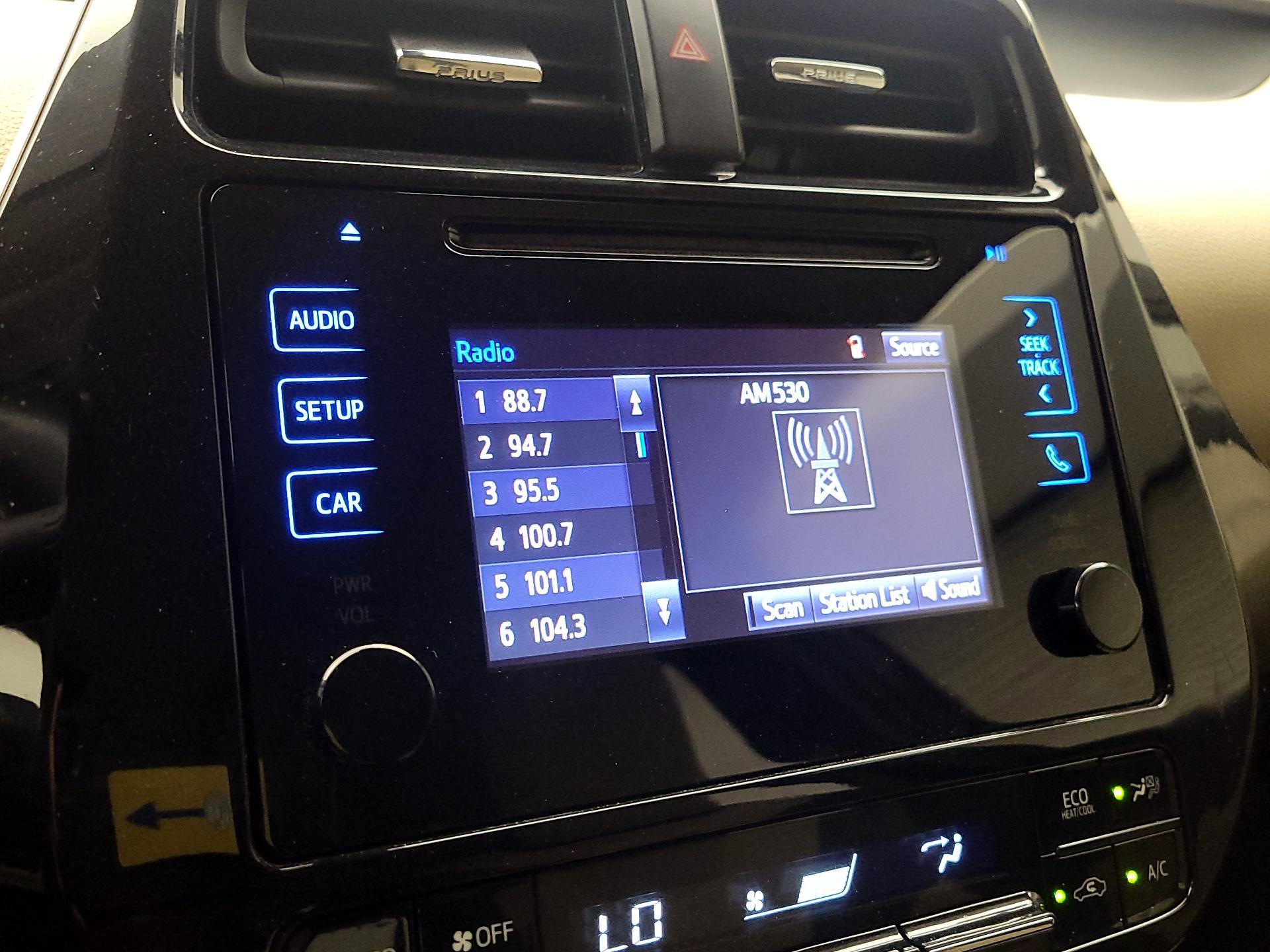 Thumbnail: 2018 Toyota Prius - 15