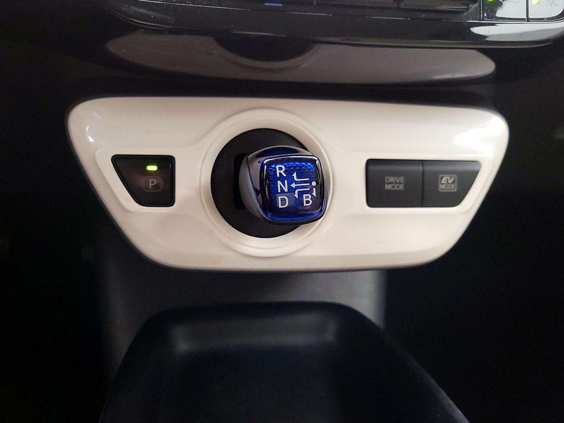 Thumbnail: 2018 Toyota Prius - 17