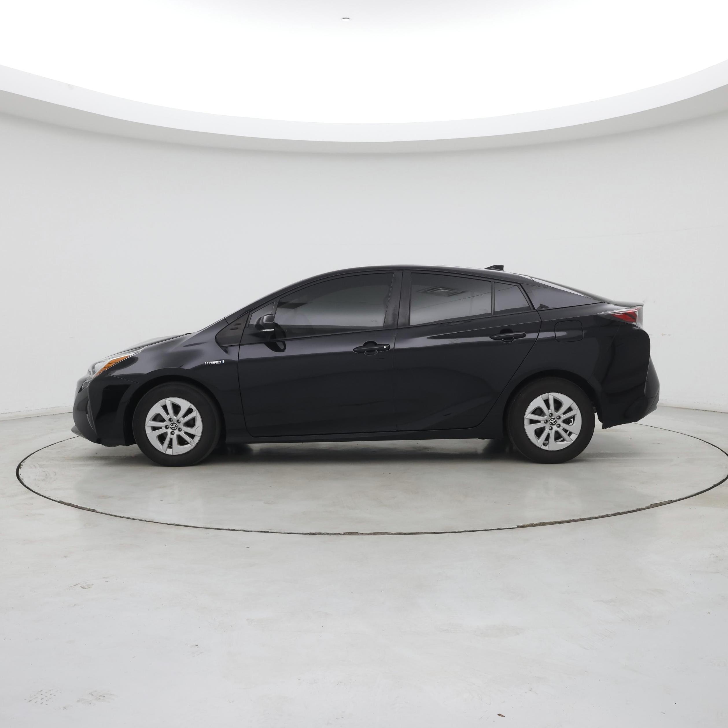 Thumbnail: 2018 Toyota Prius - 3
