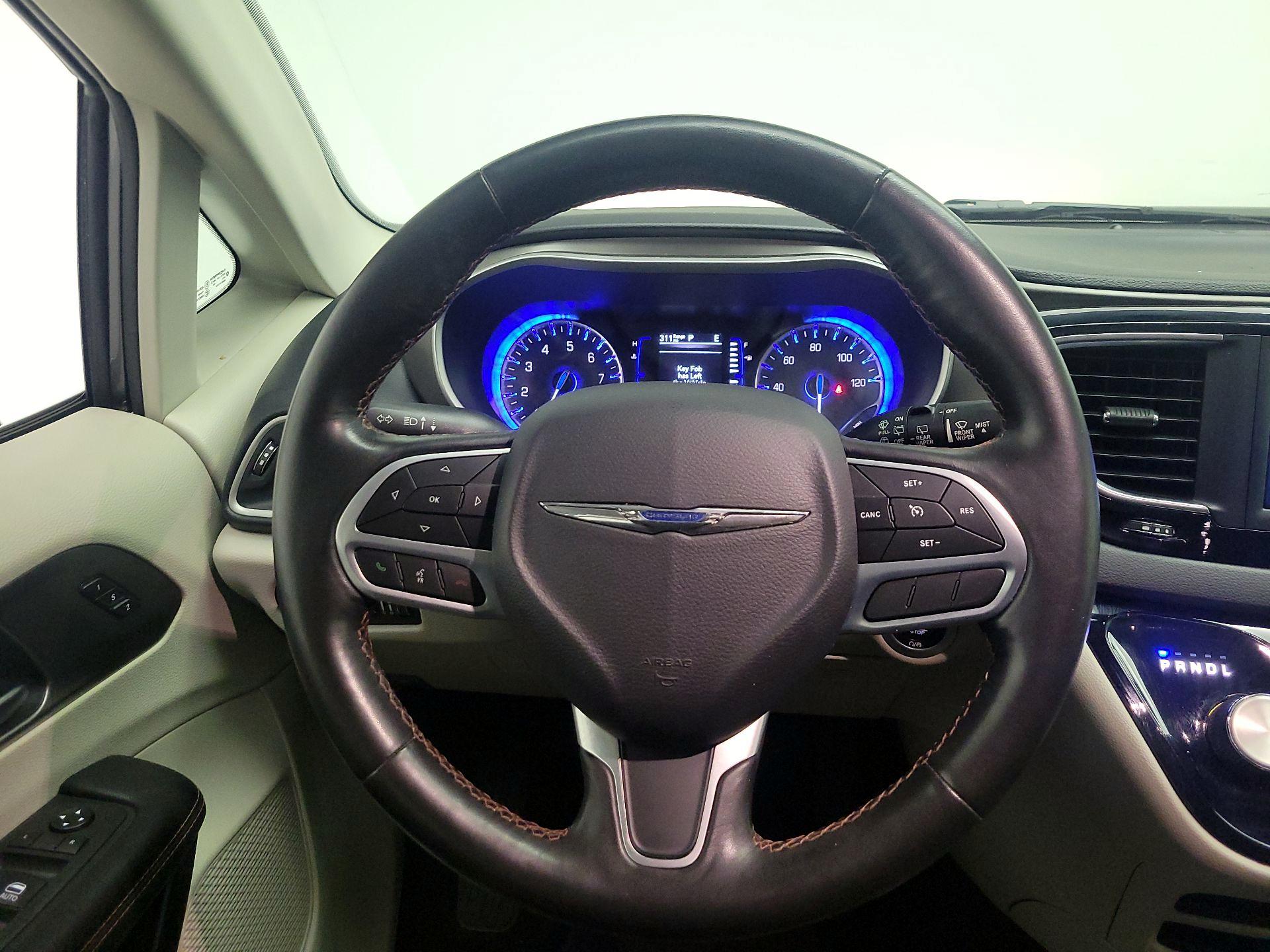 Thumbnail: 2020 Chrysler Pacifica - 10