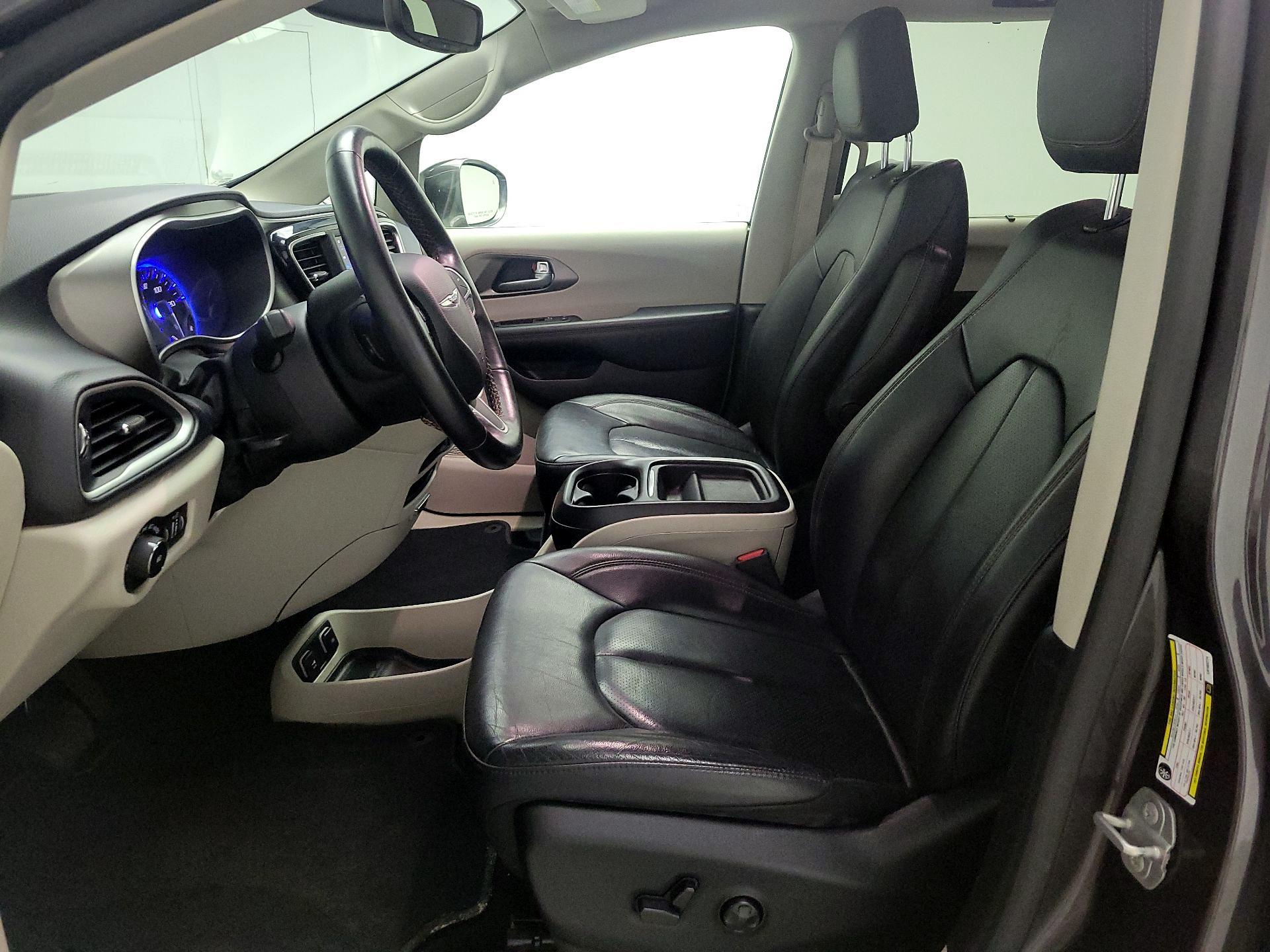 Thumbnail: 2020 Chrysler Pacifica - 11